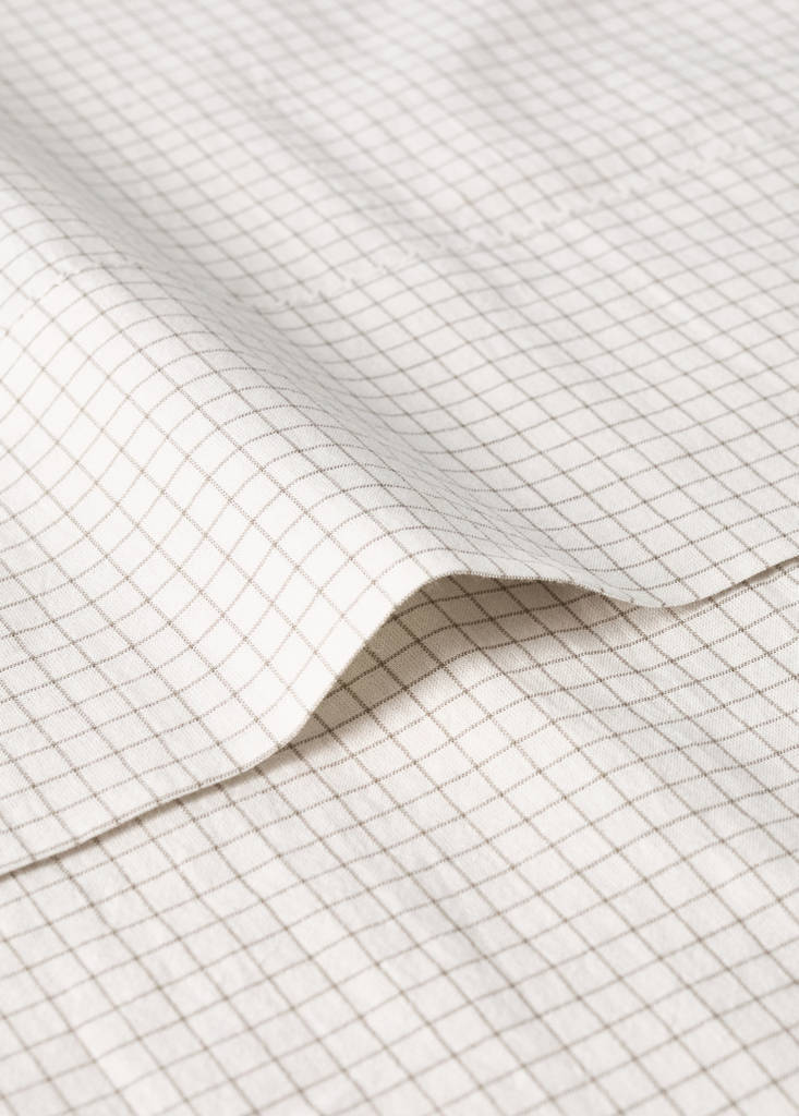 Yarn-dyed cotton top sheet with mini-check print for cot — Ecru