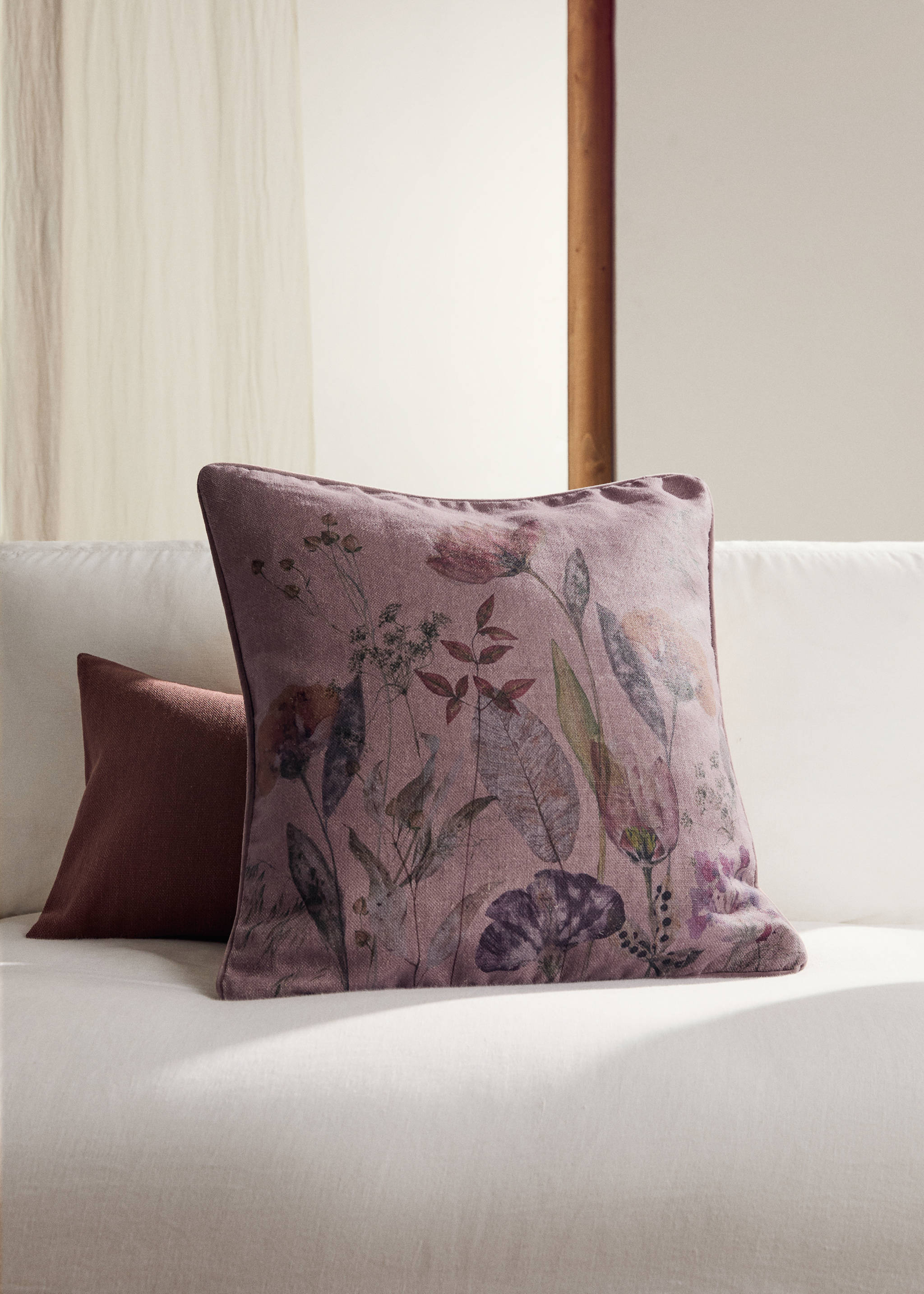 Blomstrete putetrekk i lin, 50x50 cm - Total bildeutsnitt