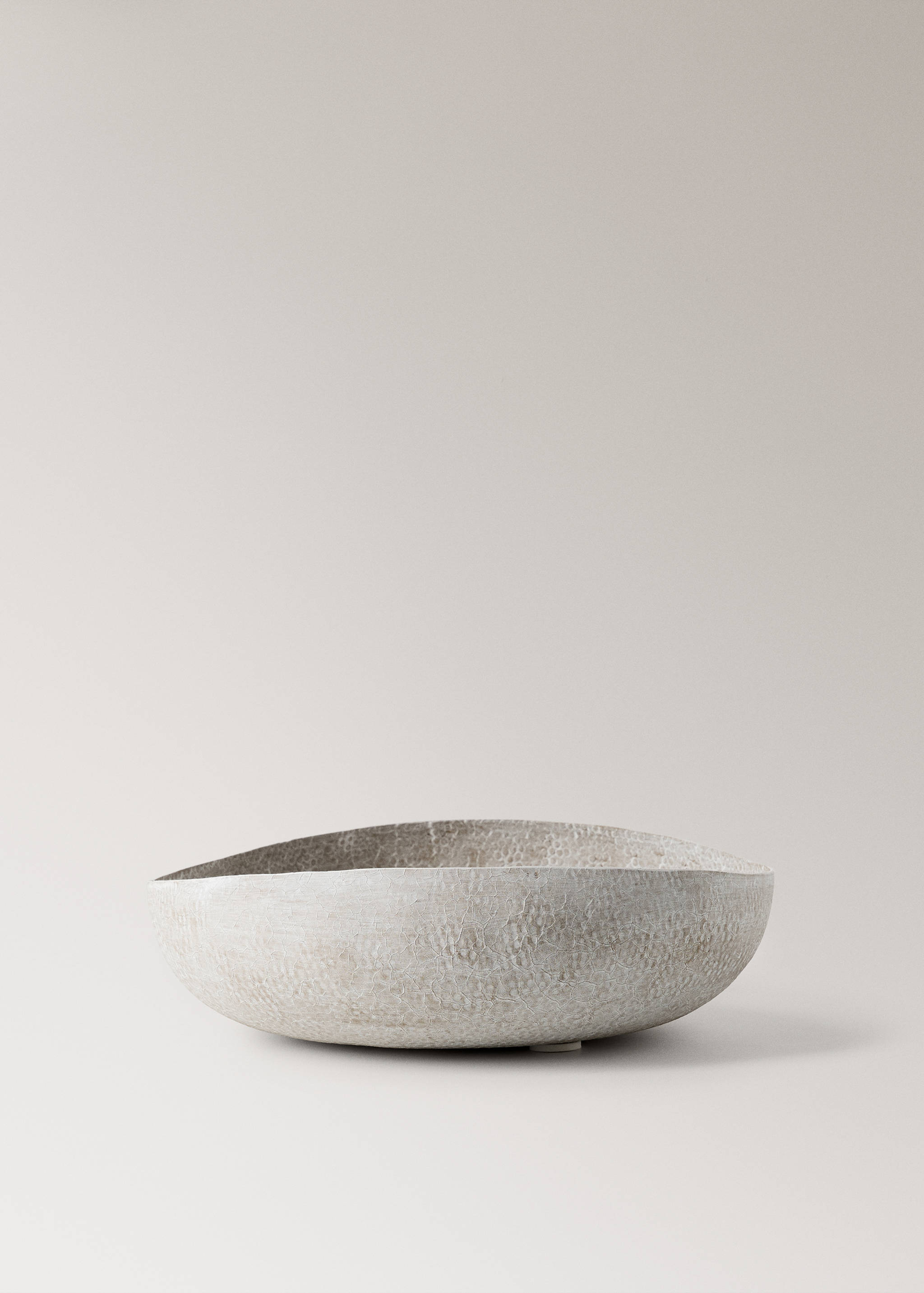 Large textured metal decorative bowl - Article without model