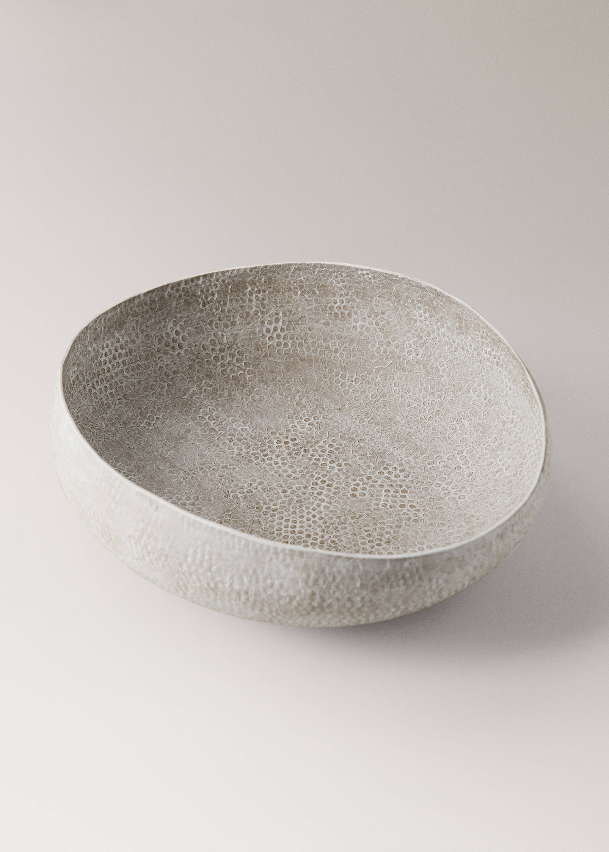Large textured metal decorative bowl - Details of the article 1