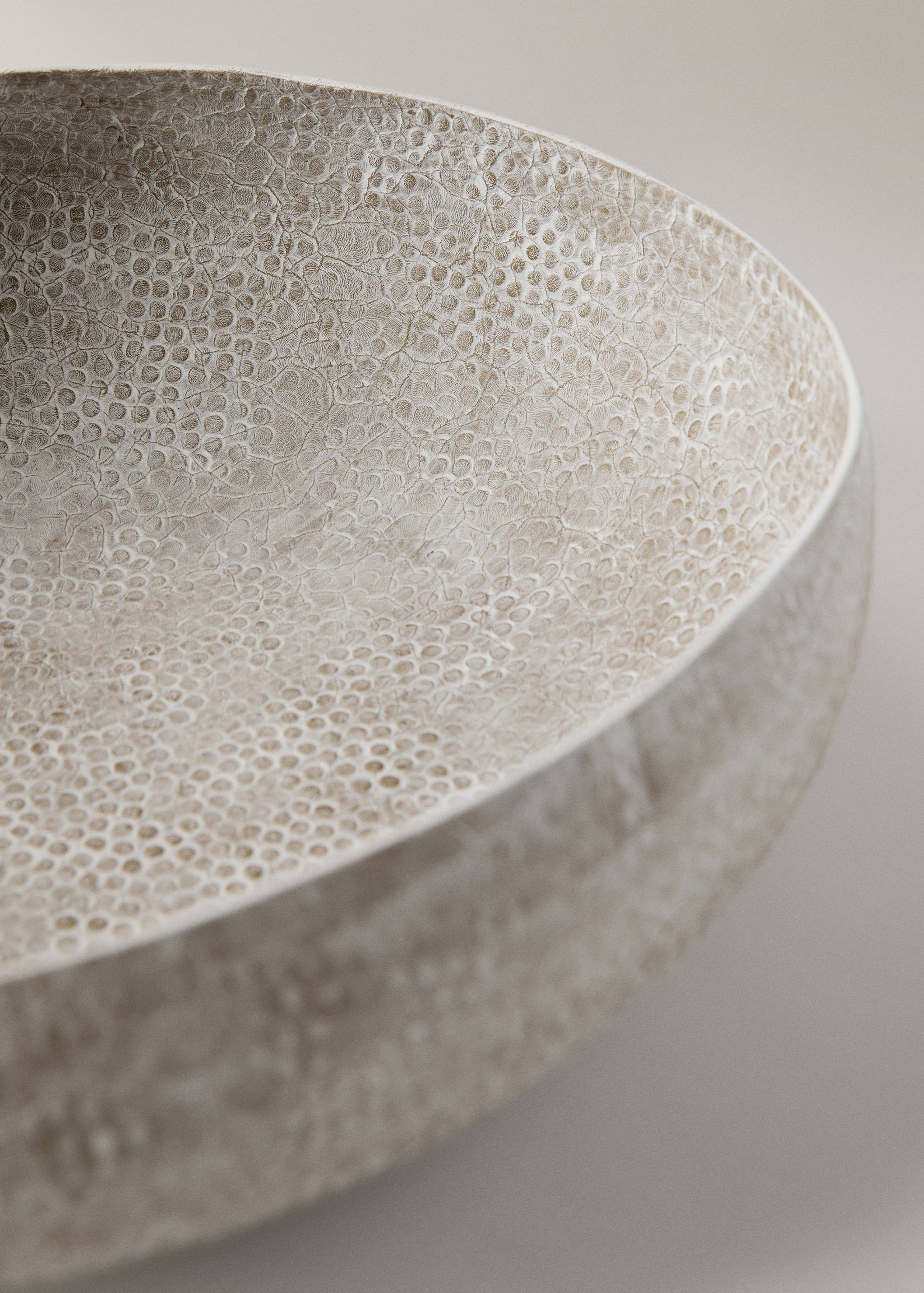 Large textured metal decorative bowl - Details of the article 3