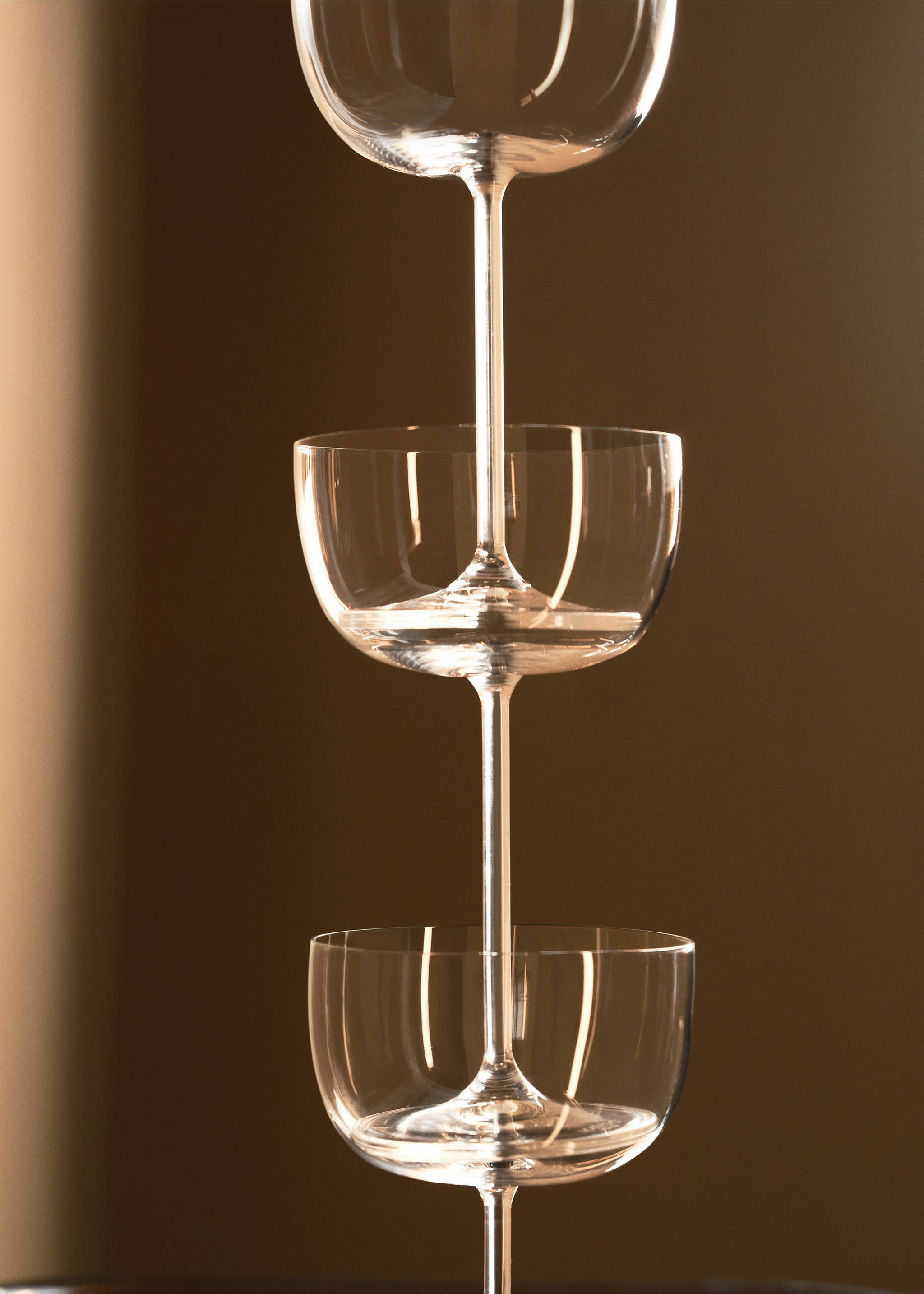Crystalline wine glass - Details of the article 7, Off White. Ref: 17052033-00.