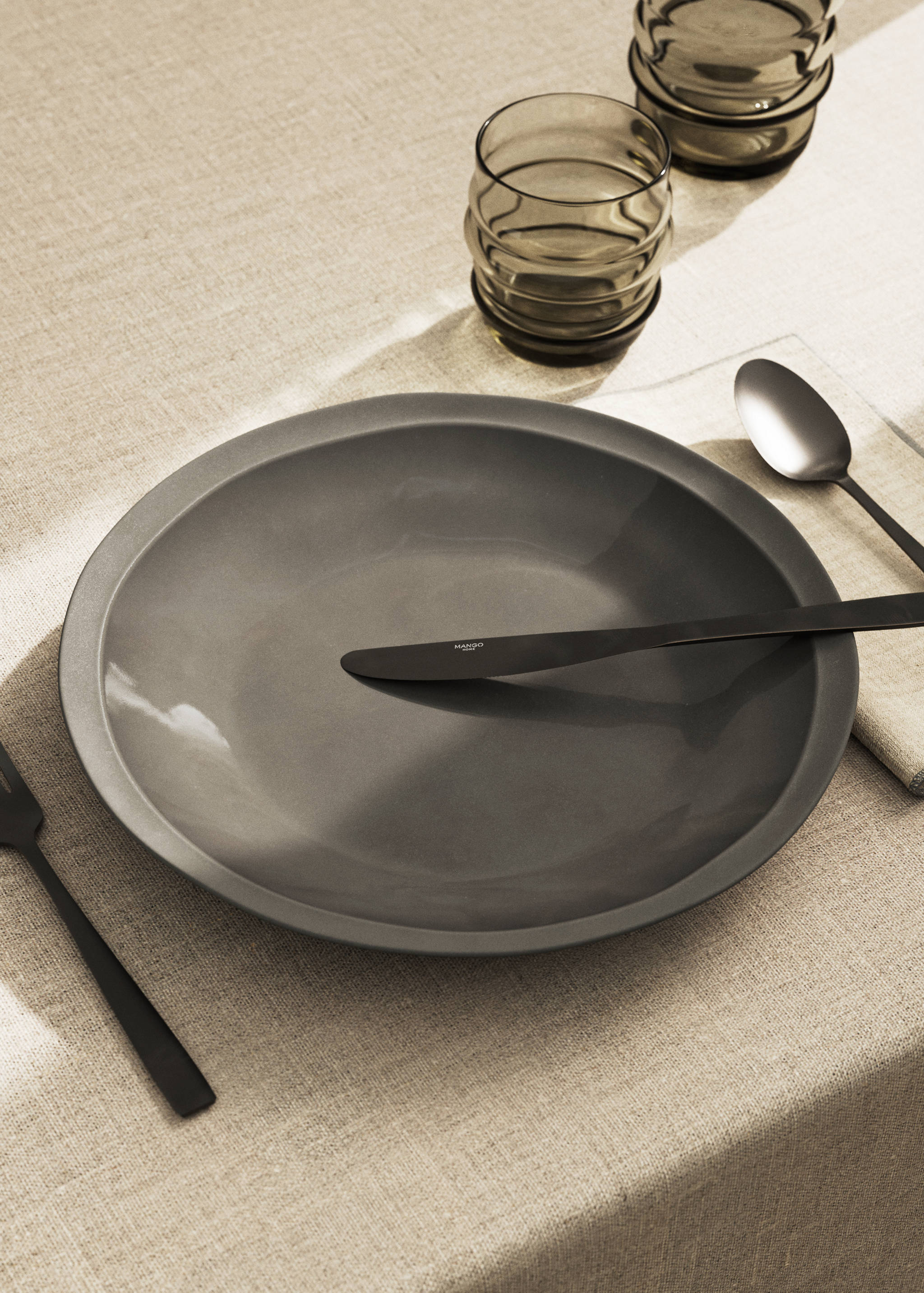 Recycled stoneware flat plate - General plane