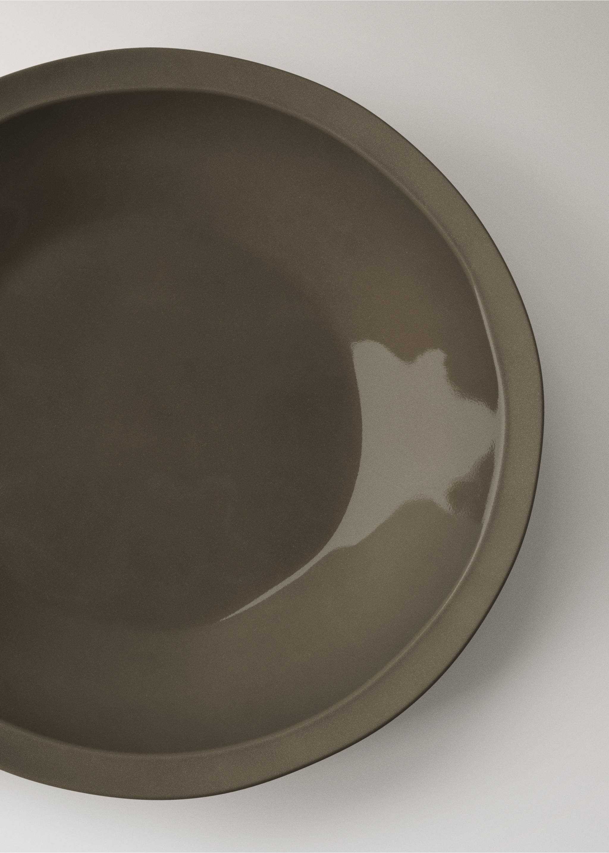 Flacher Teller aus recyceltem Gres - Detail des Artikels 1, Mittelbraun. Ref: 17052035-00.