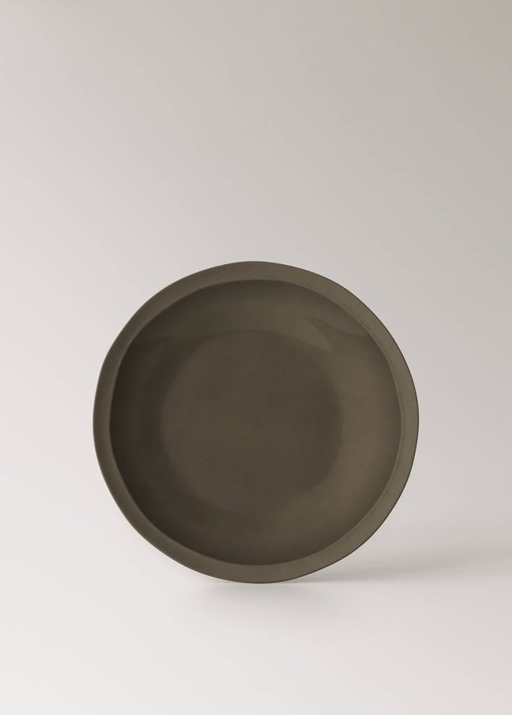 Recycled stoneware flat plate — Medium Brown