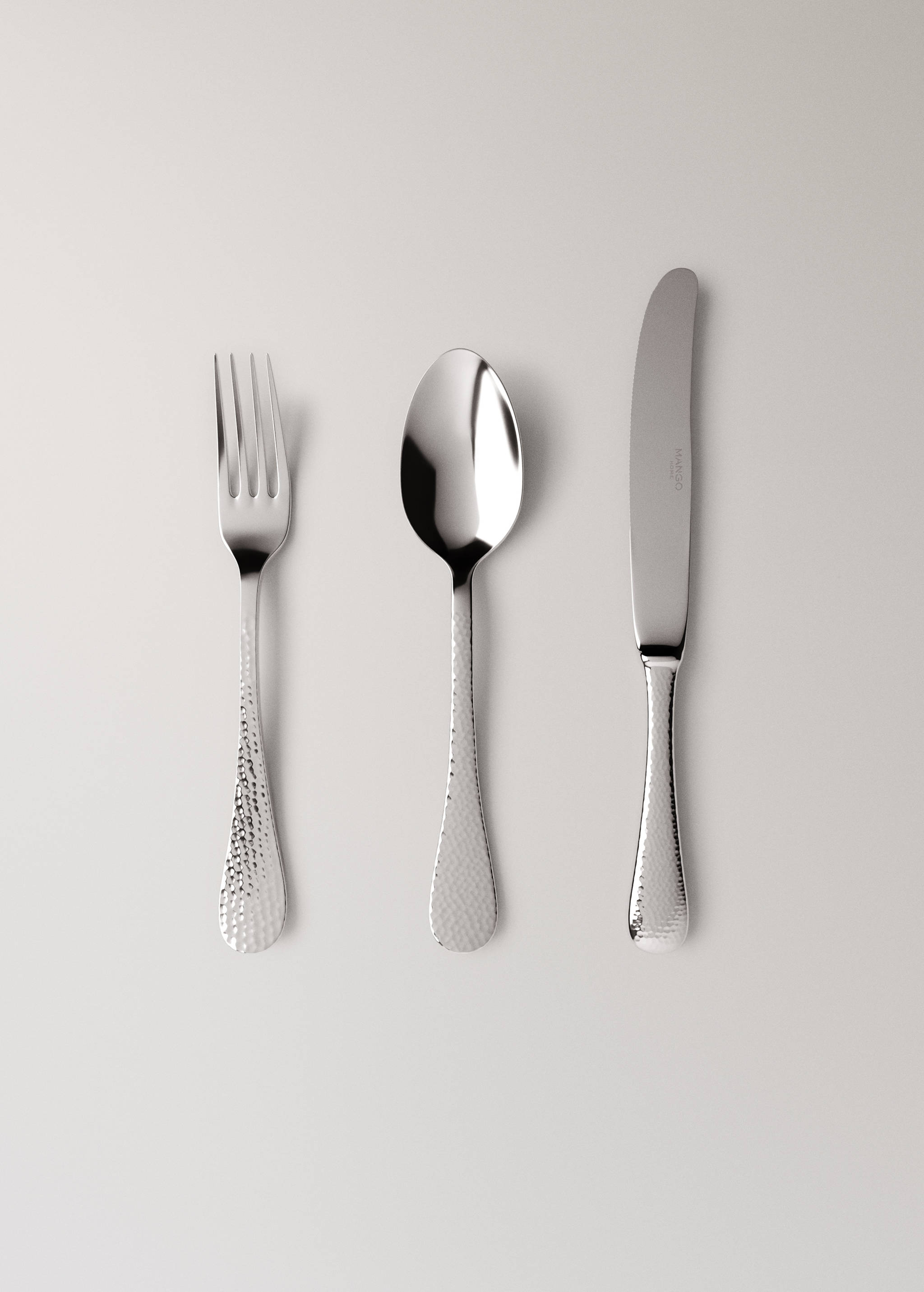 Three-piece hammered stainless steel cutlery set - Article without model