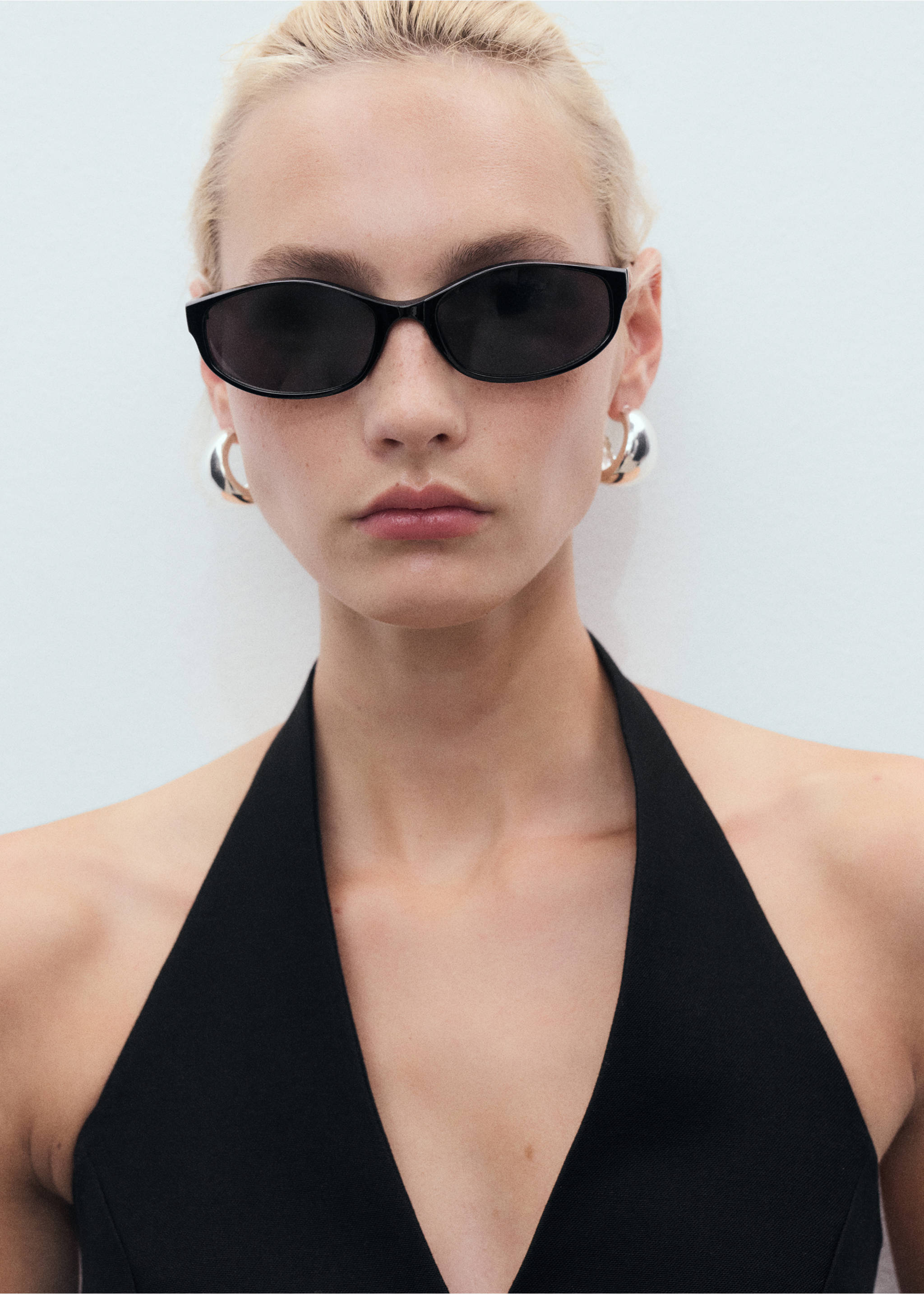 Halter-neck peplum waistcoat - Details of the article 1, Black. Ref: 17052038-00.