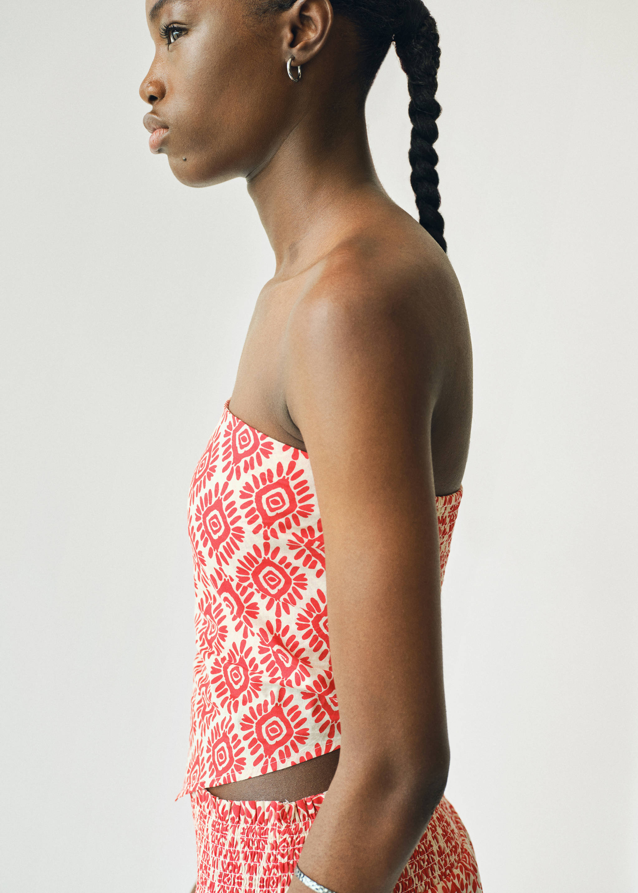 Gemustertes Top mit V-Ausschnitt - Detail des Artikels 2