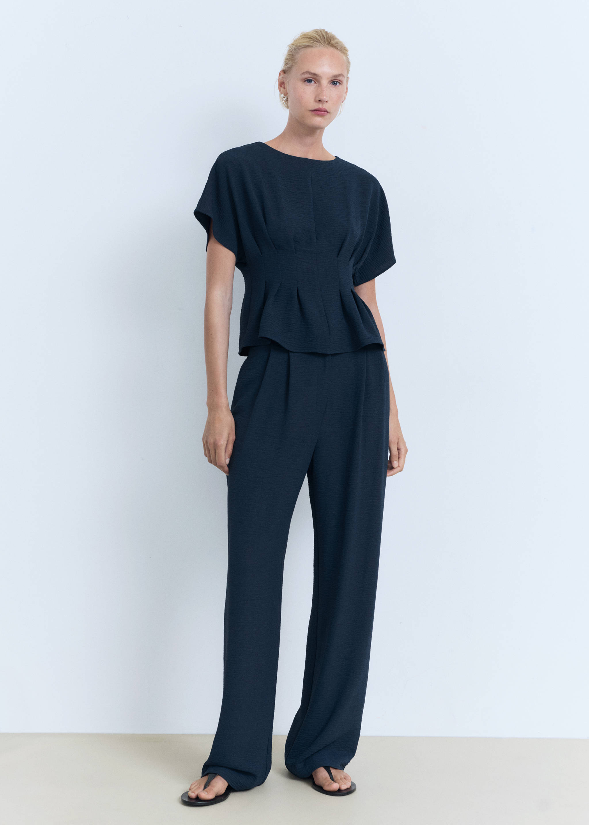 Blusa peplum justa - Plano geral