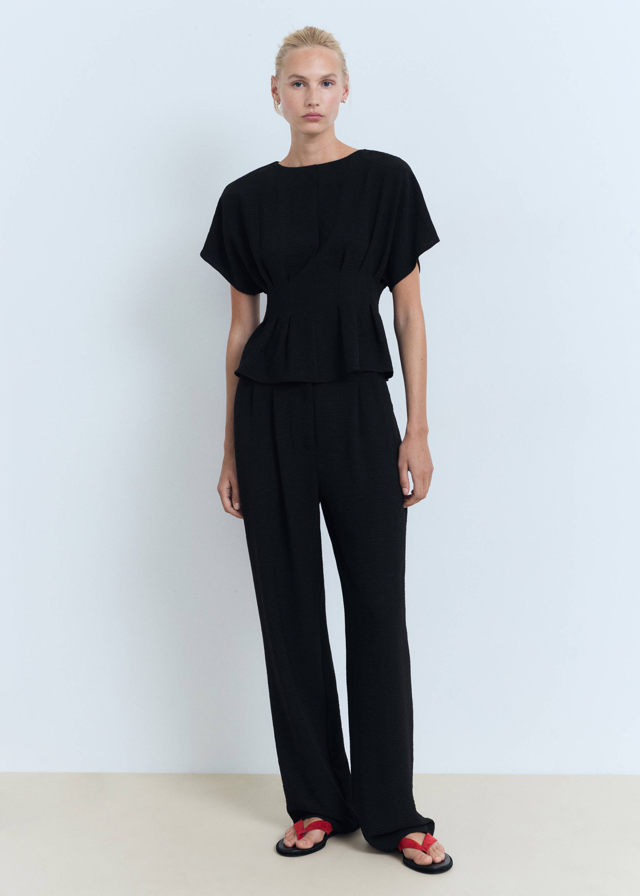 Blusa peplum justa - Plano geral