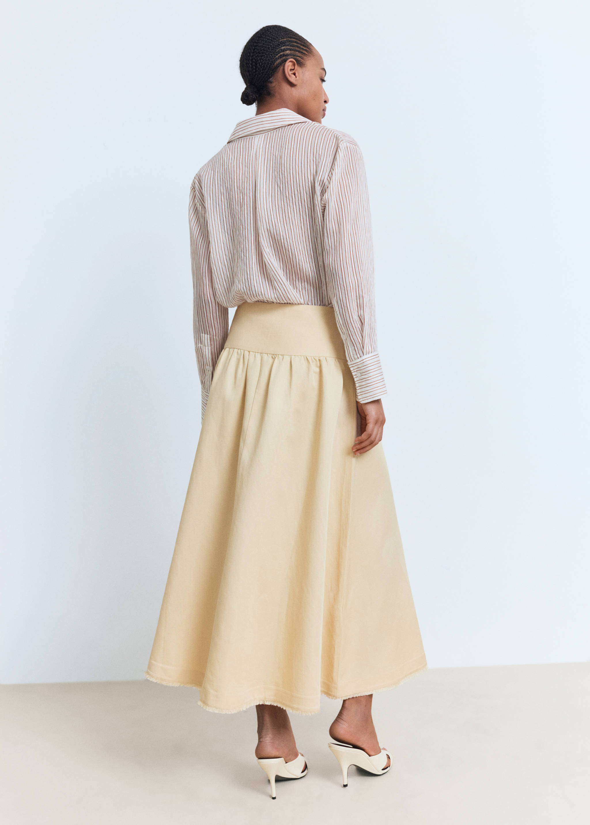 Midi-skirt with frayed ends - Reverse of the article
