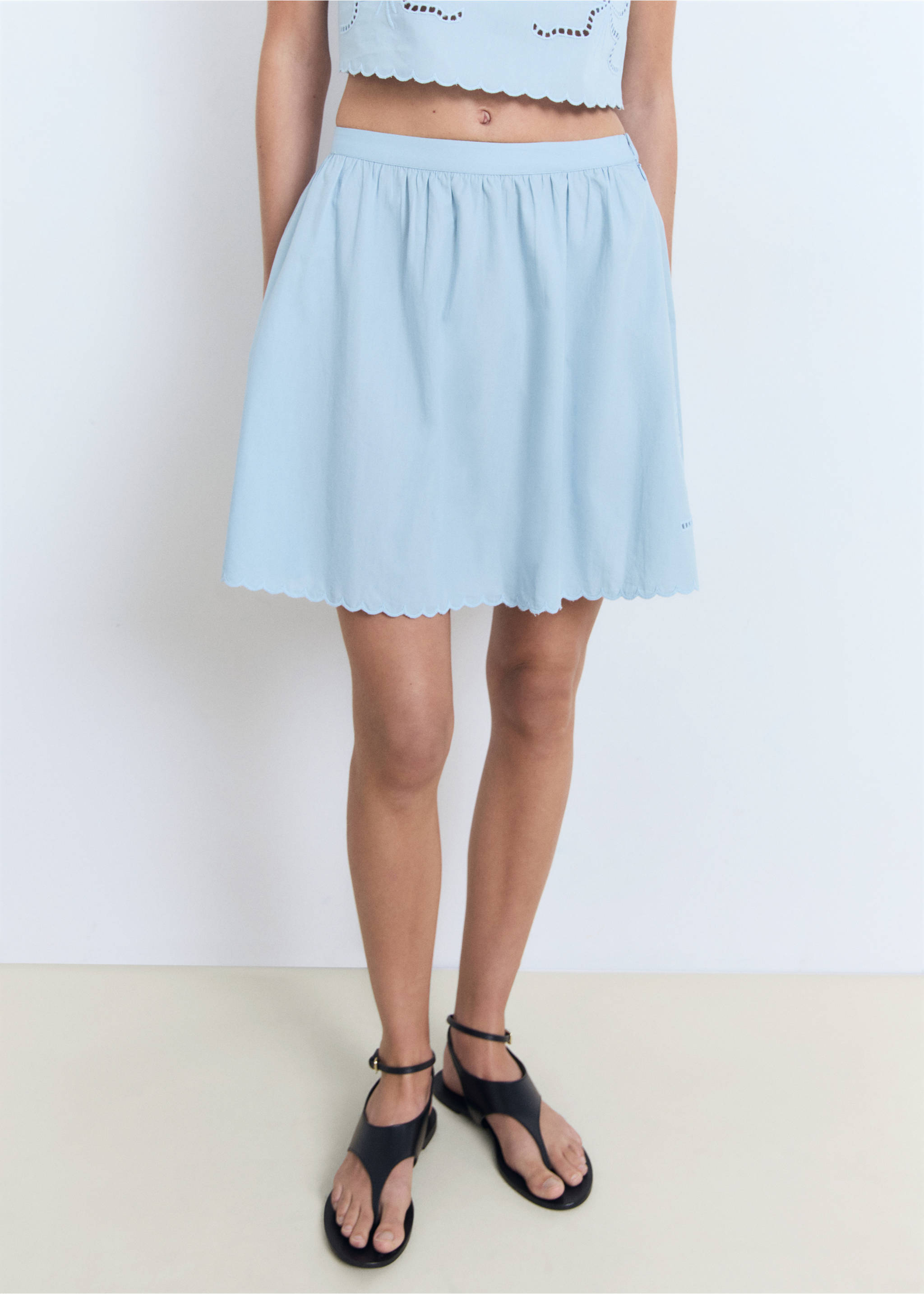 Jupe broderie base festonnée - Plan moyen, Bleu ciel. Ref: 17052538-00.