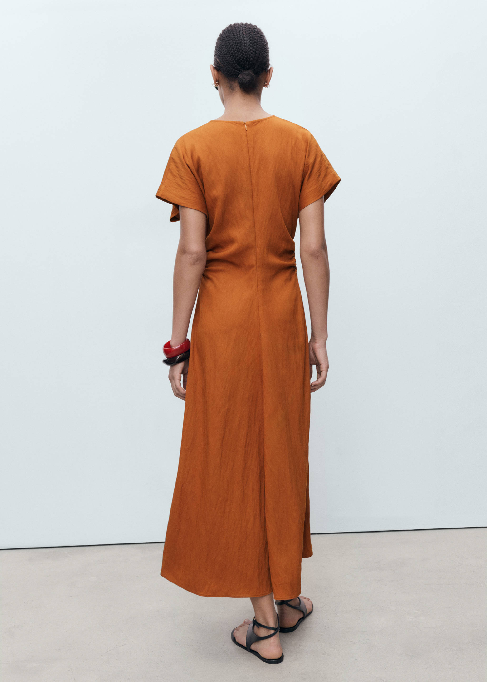 Midi-dress with gathered sides - Reverse of the article