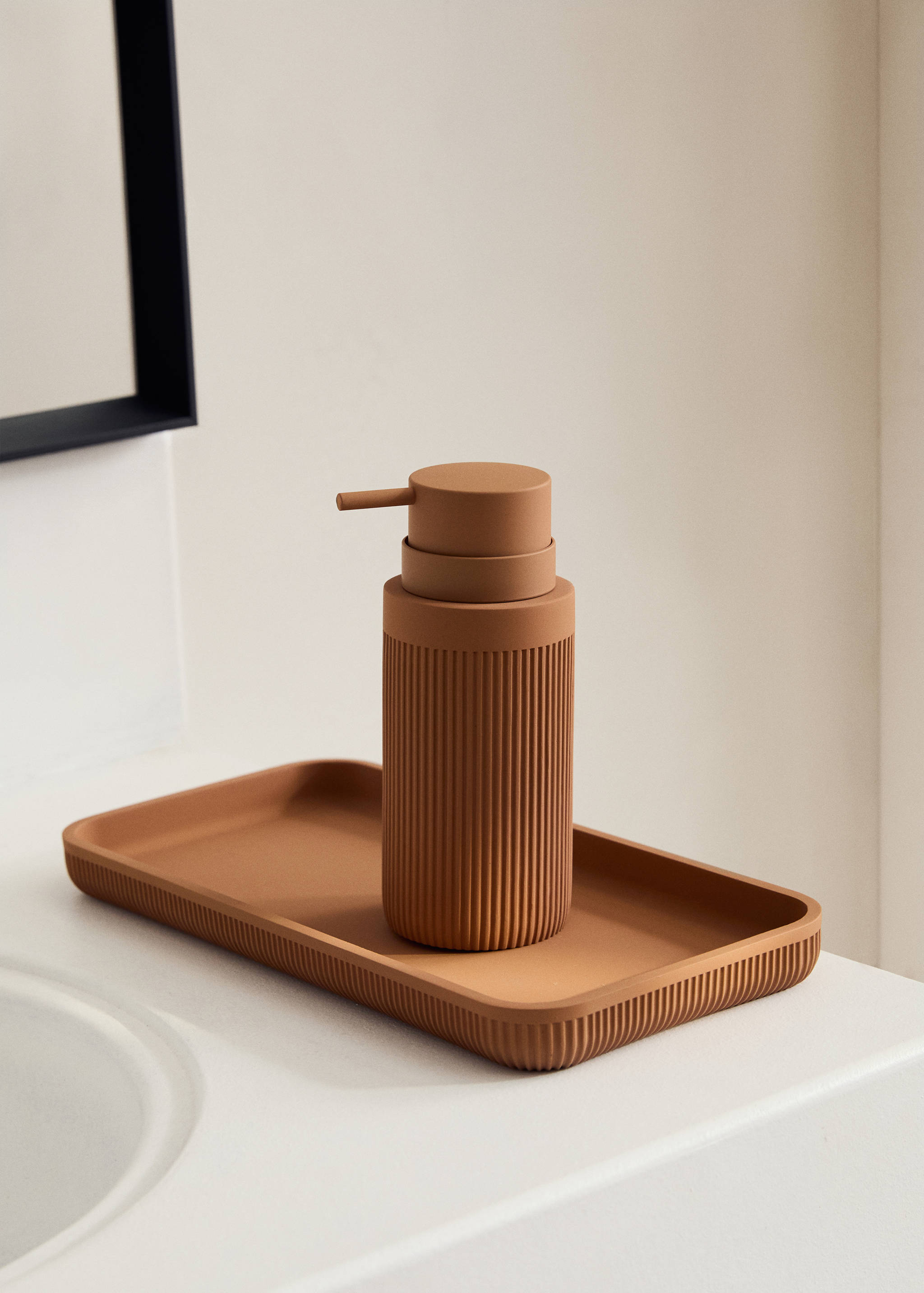 Диспенсър за сапун от смола - Обща равнина