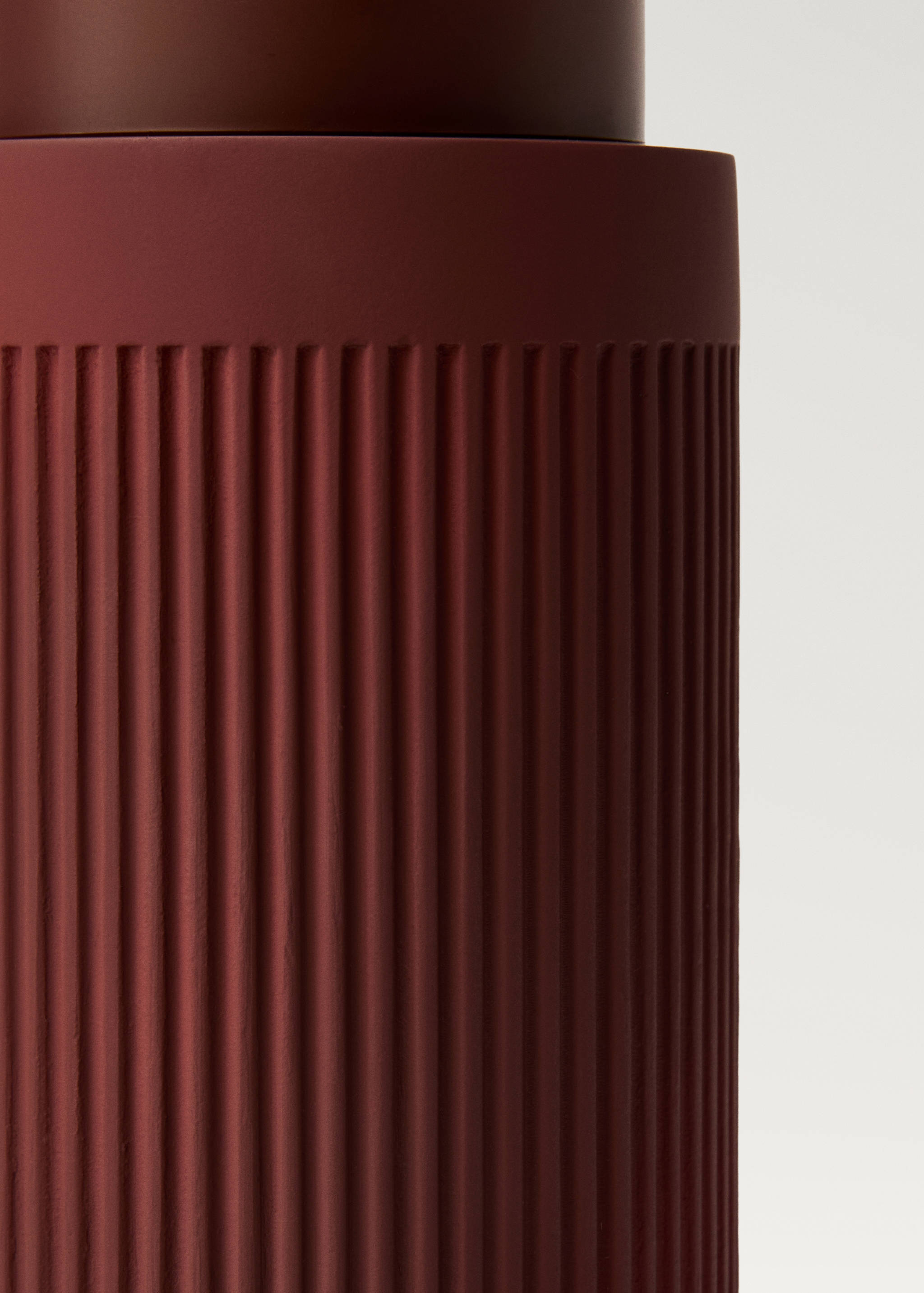 Resin soap dispenser - Details of the article 2