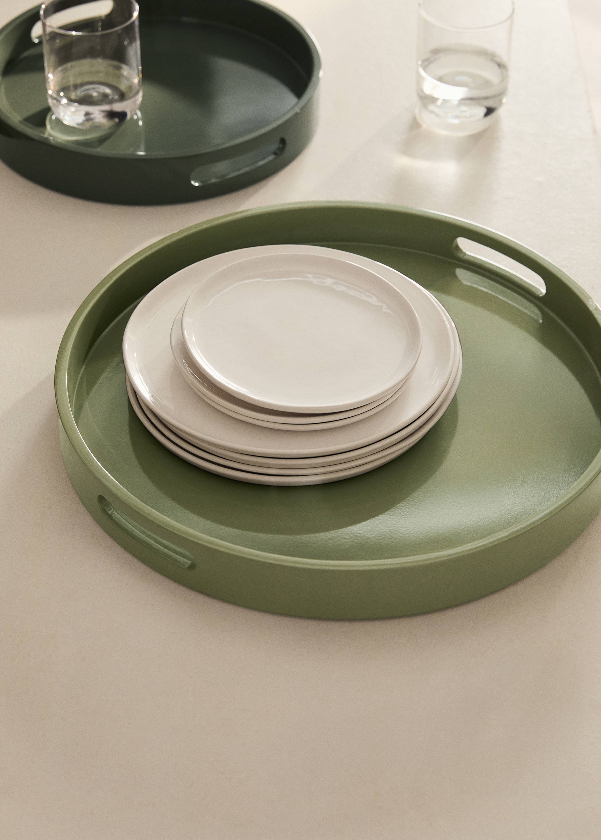 Grand plateau laqué - Plan général