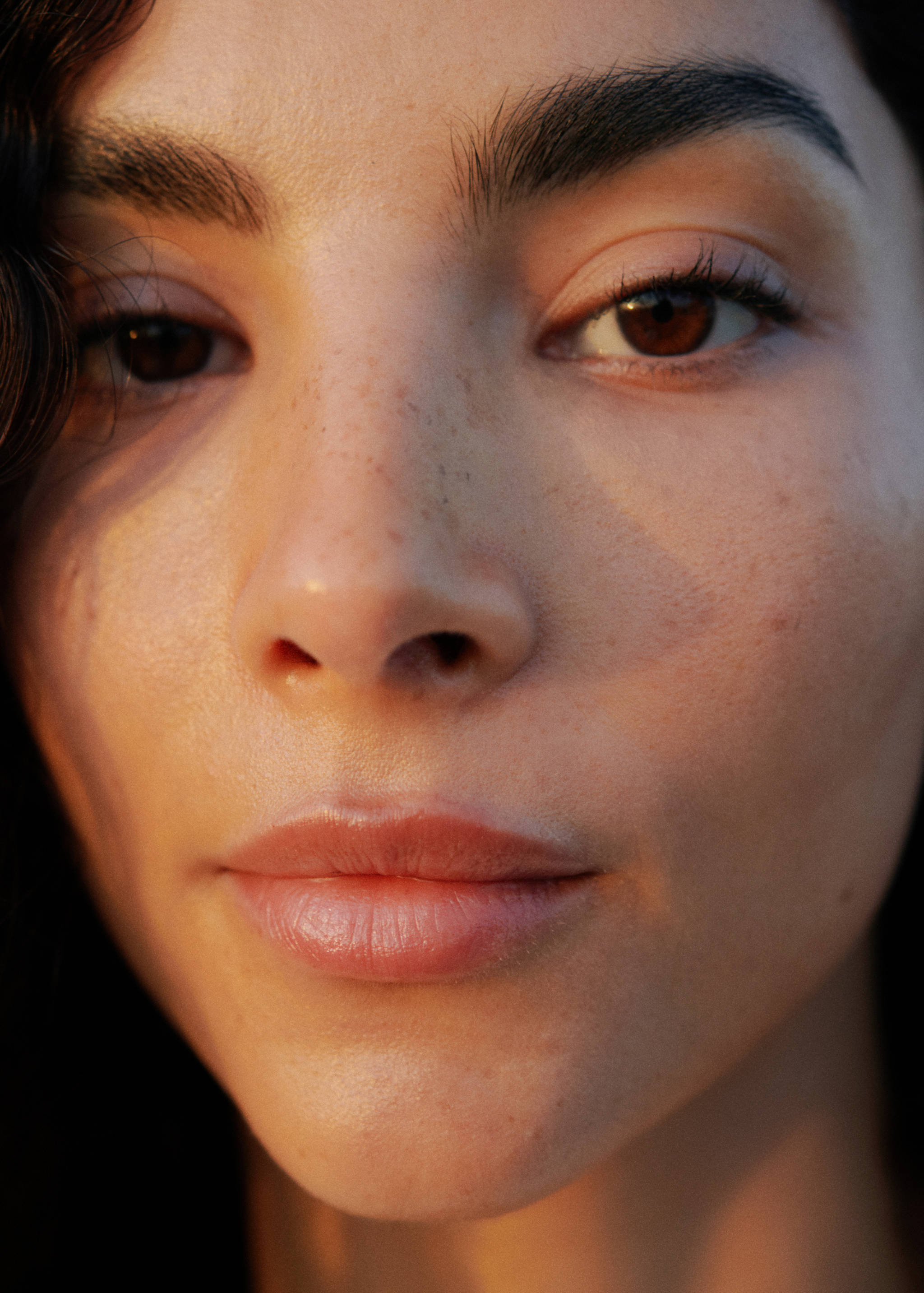 Ribbed dress with asymmetrical sleeves - Details of the article 1