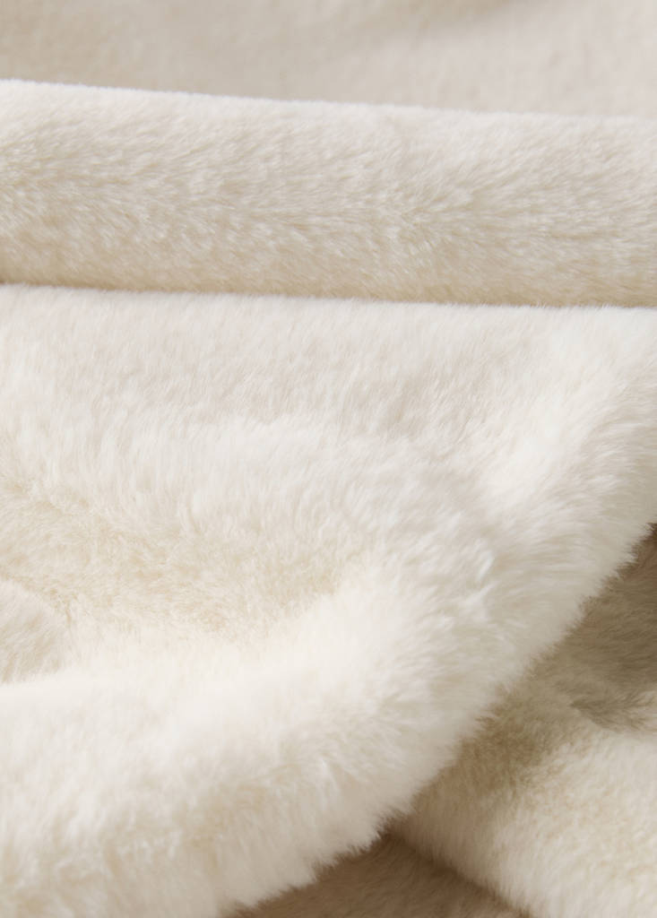 Medium double-faced faux-fur blanket — Ivory White