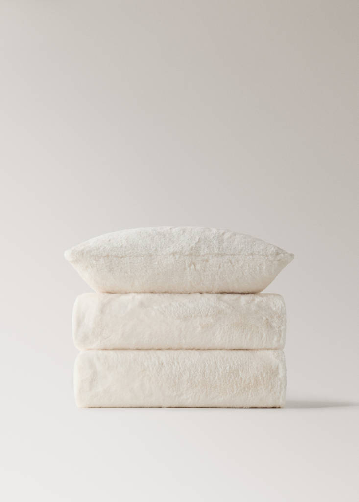 Medium double-faced faux-fur blanket — Ivory White