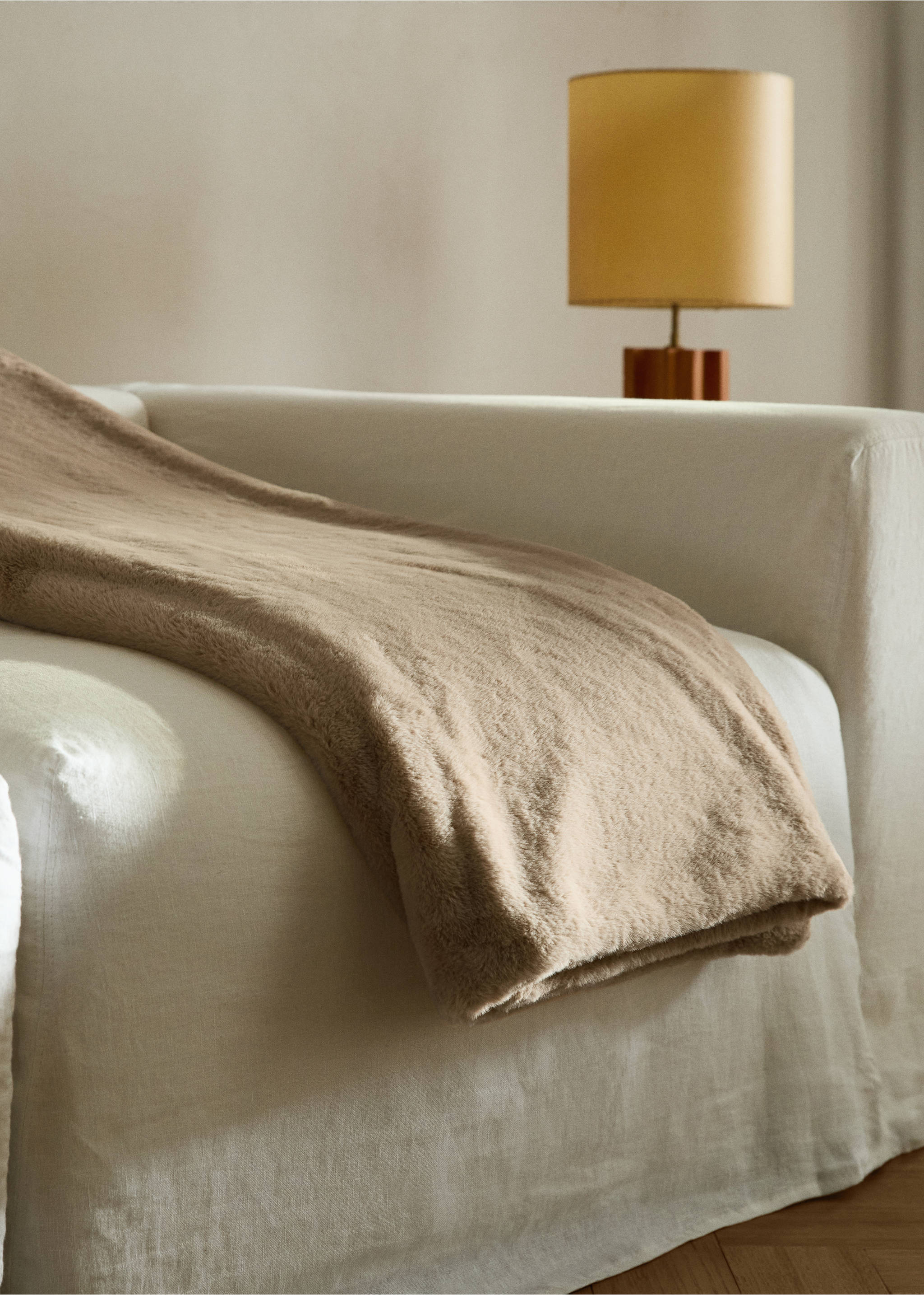 Medium double-faced faux-fur blanket - General plane, Chocolate. Ref: 17053312-00.