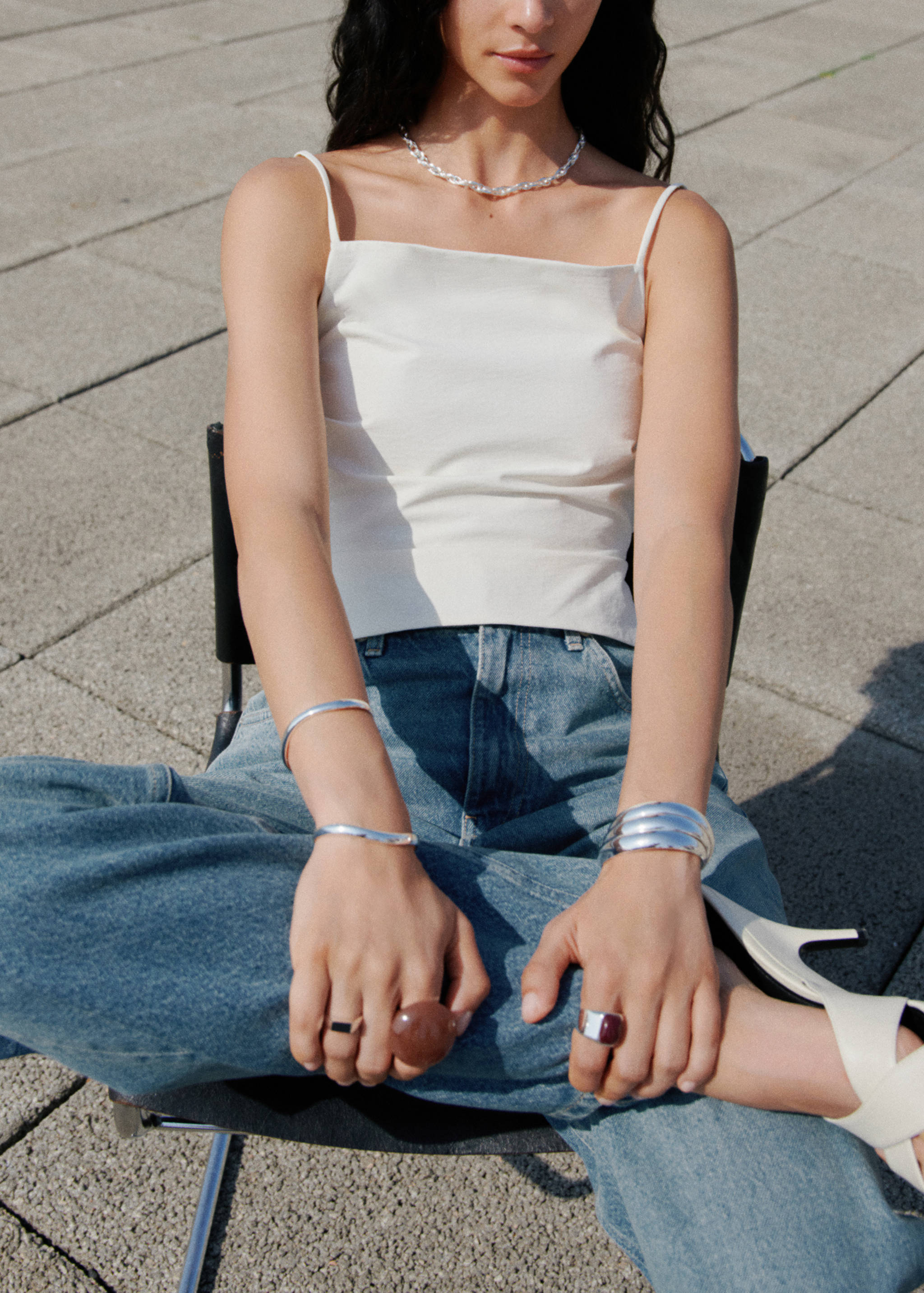 Gerade Jeans mit mittlerem Bund - Detail des Artikels 2