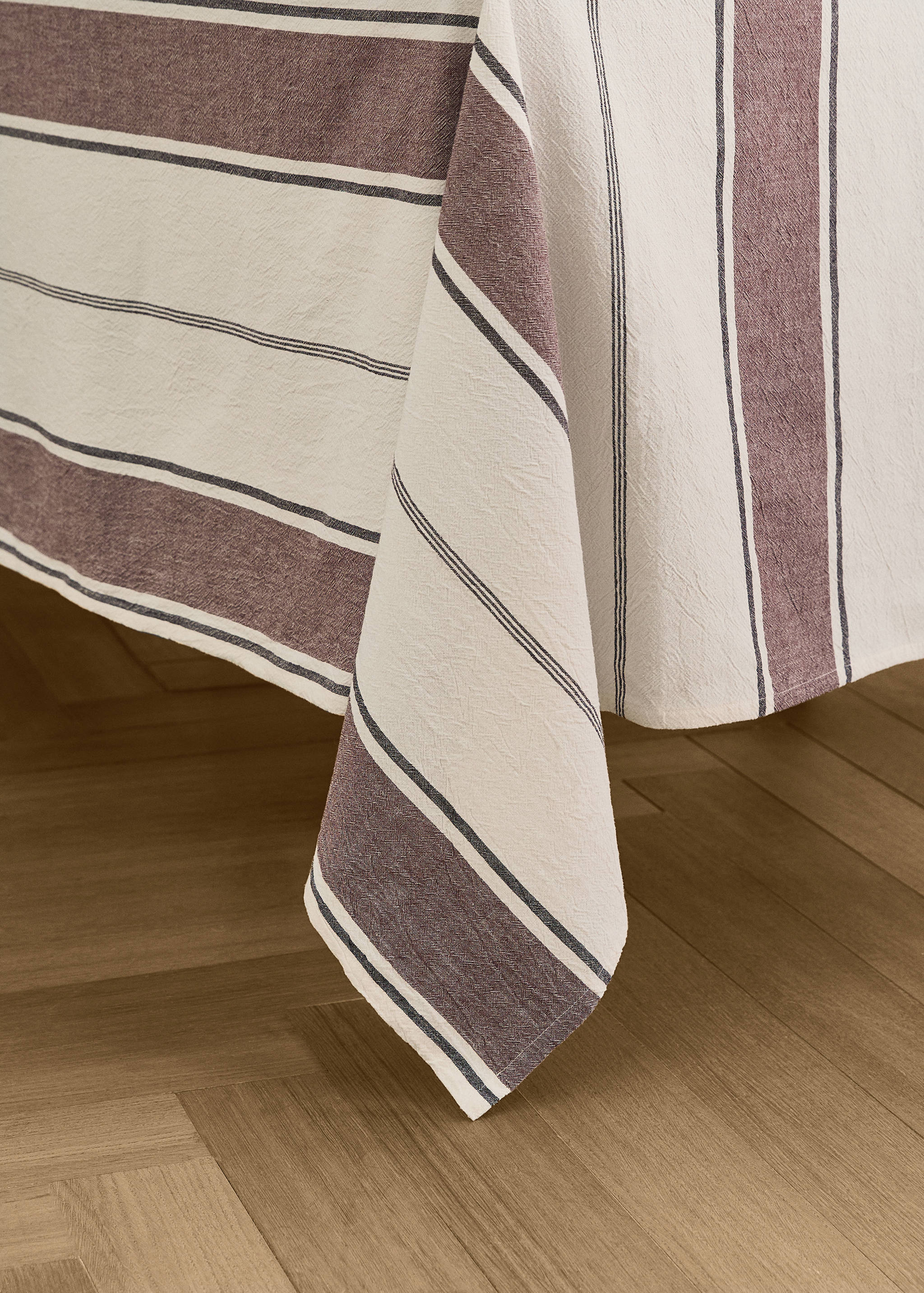 Cotton striped tablecloth for 2 to 4 diners - Details of the article 8