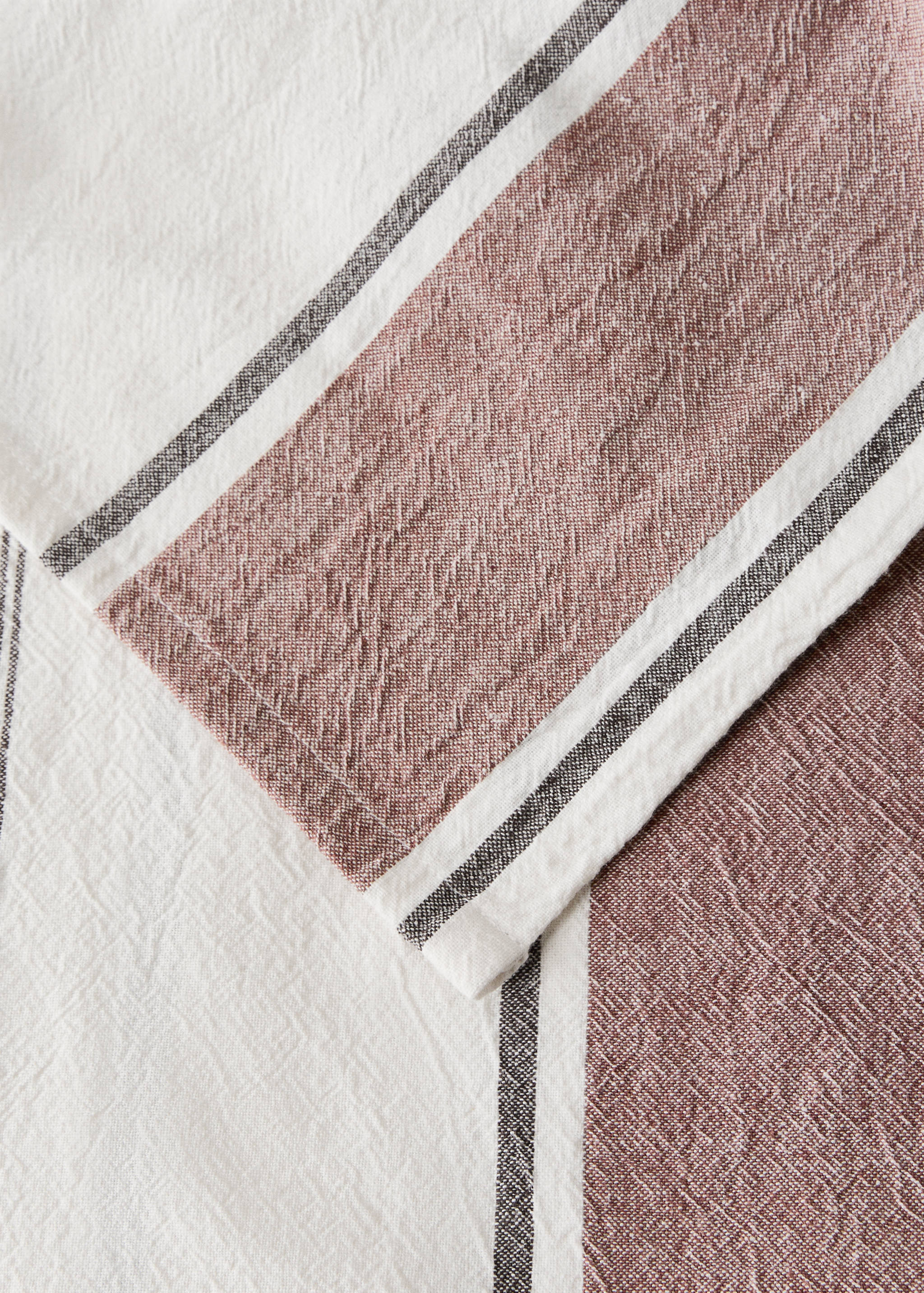 Cotton striped tablecloth for 2 to 4 diners - Details of the article 1