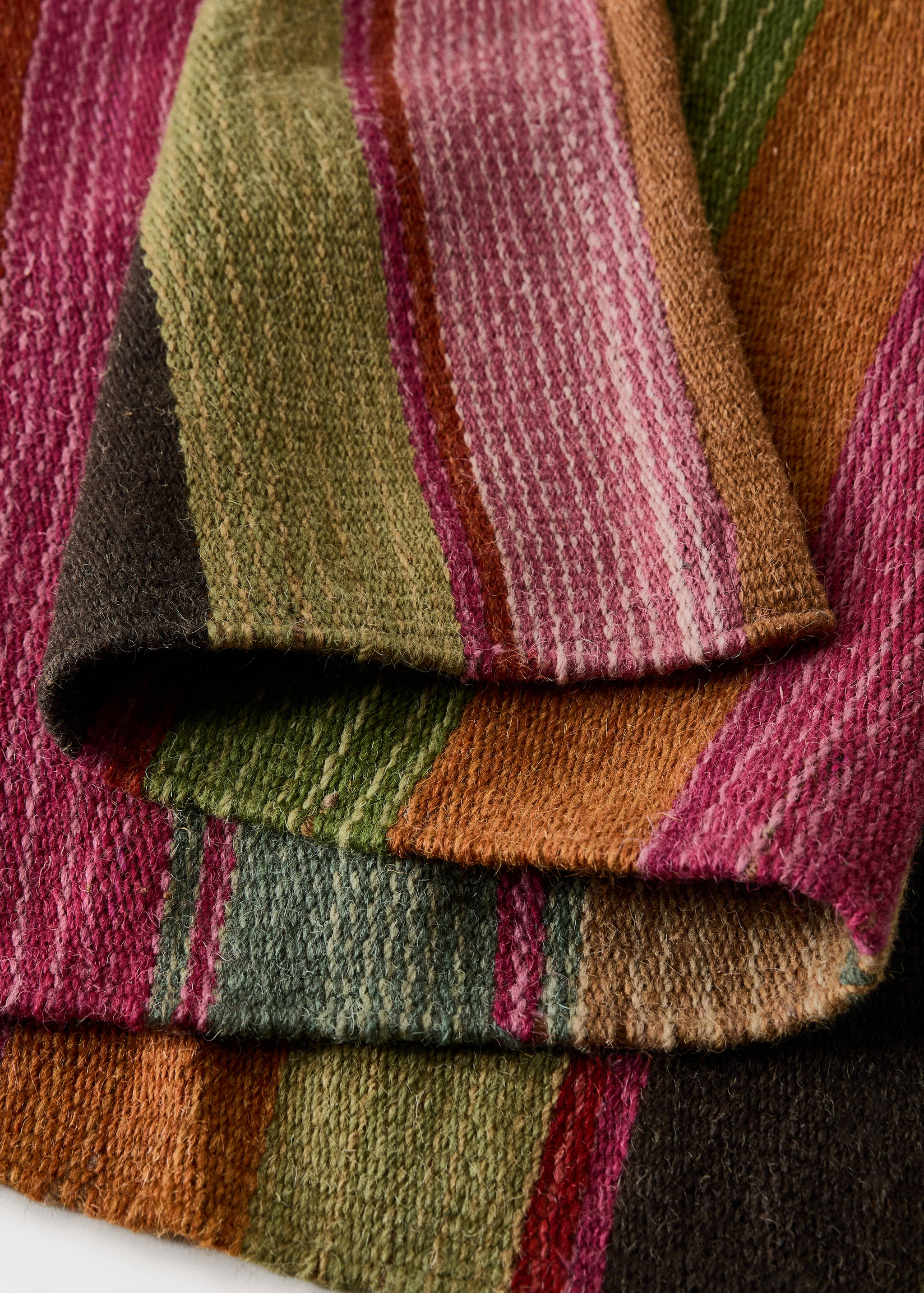 Multi-coloured striped wool carpet - Details of the article 1