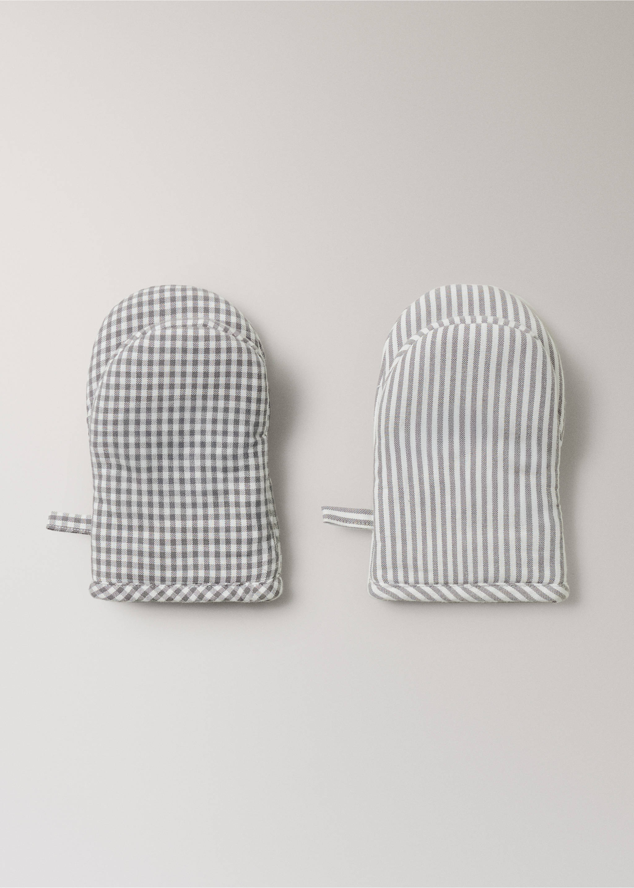Check and stripe-print mitts - Article without model, Medium Grey. Ref: 17053328-00.