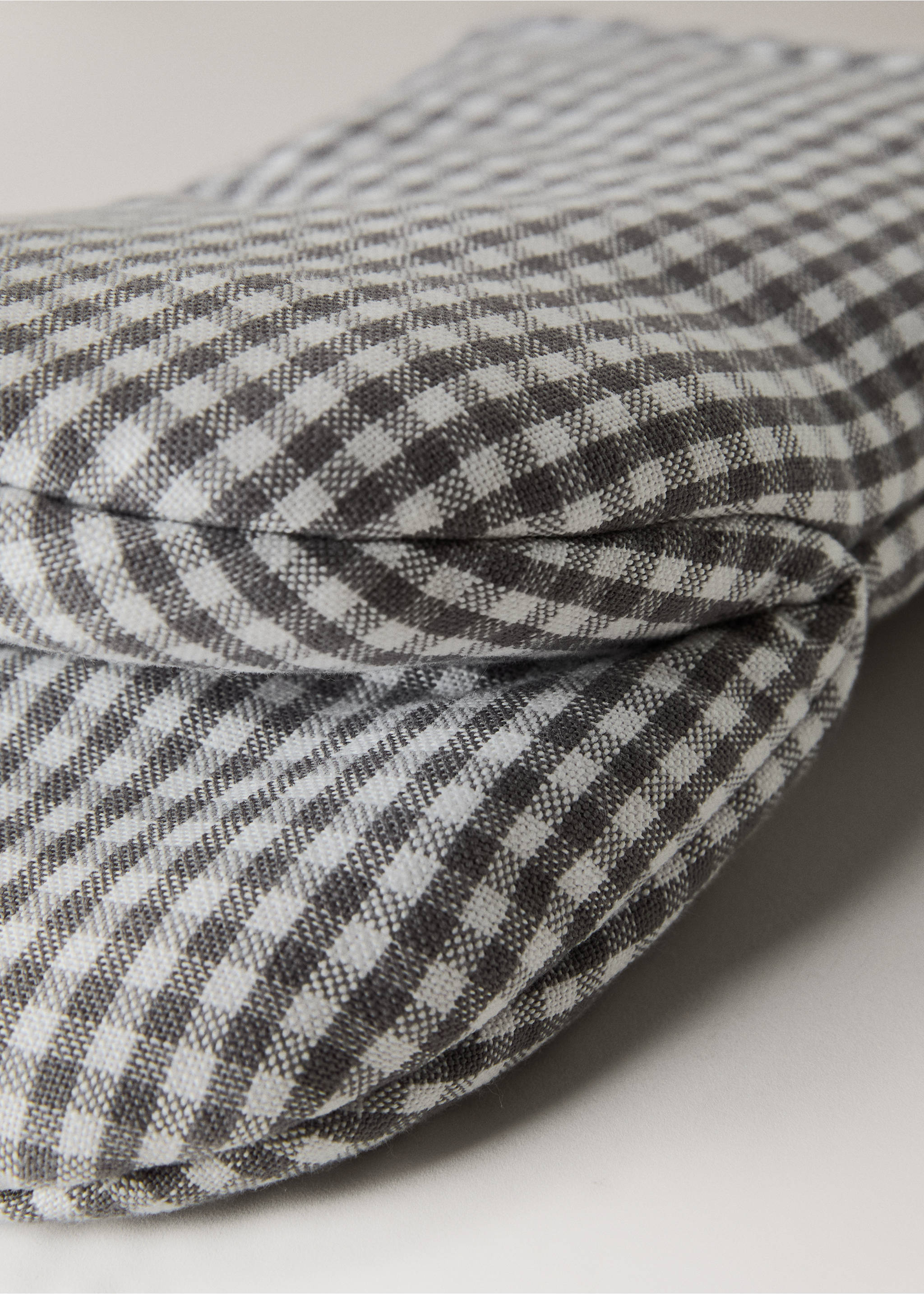 Check and stripe-print mitts - Details of the article 2, Medium Grey. Ref: 17053328-00.