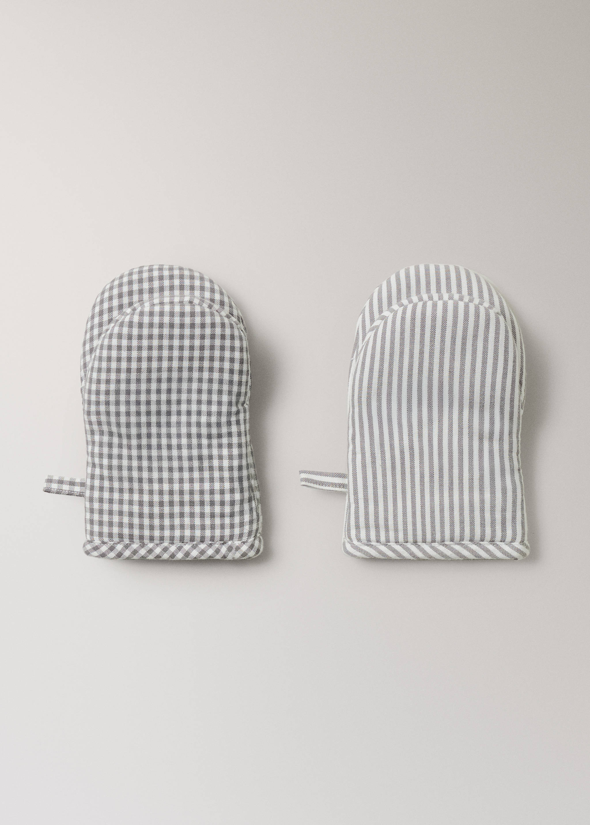 Check and stripe-print mitts - Article without model