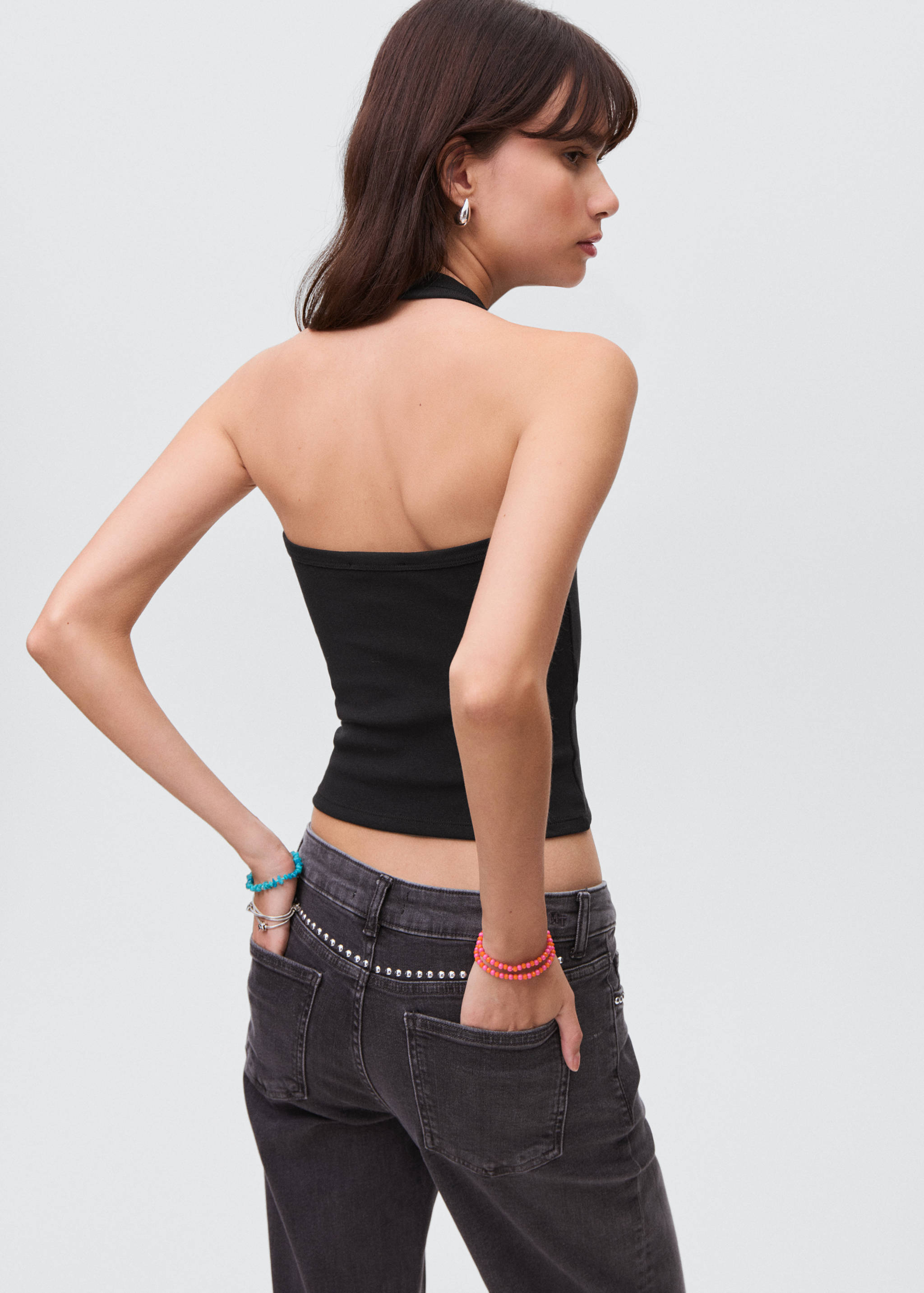 Halter neck top - Reverse of the article