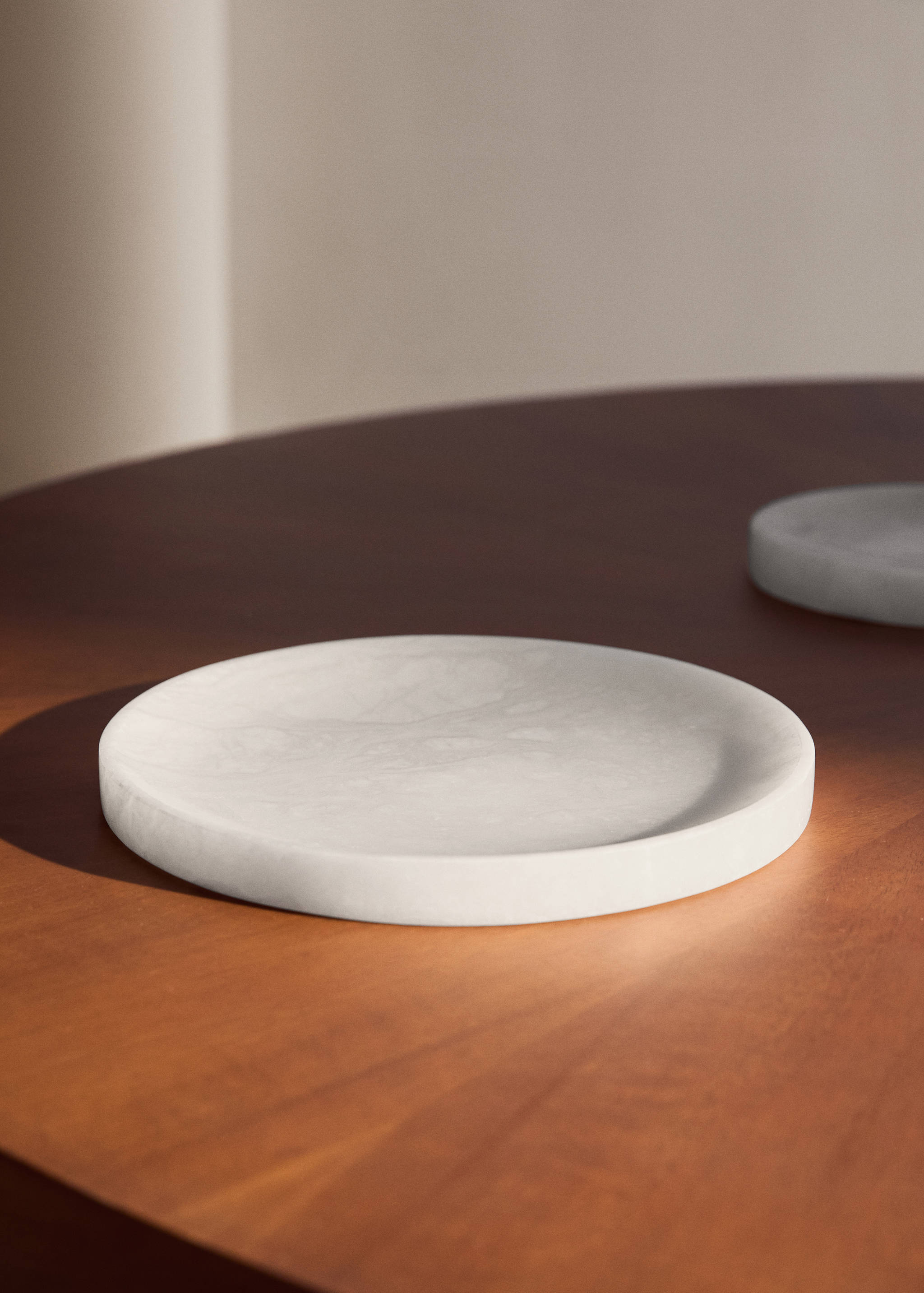 Medium alabaster valet tray - General plane