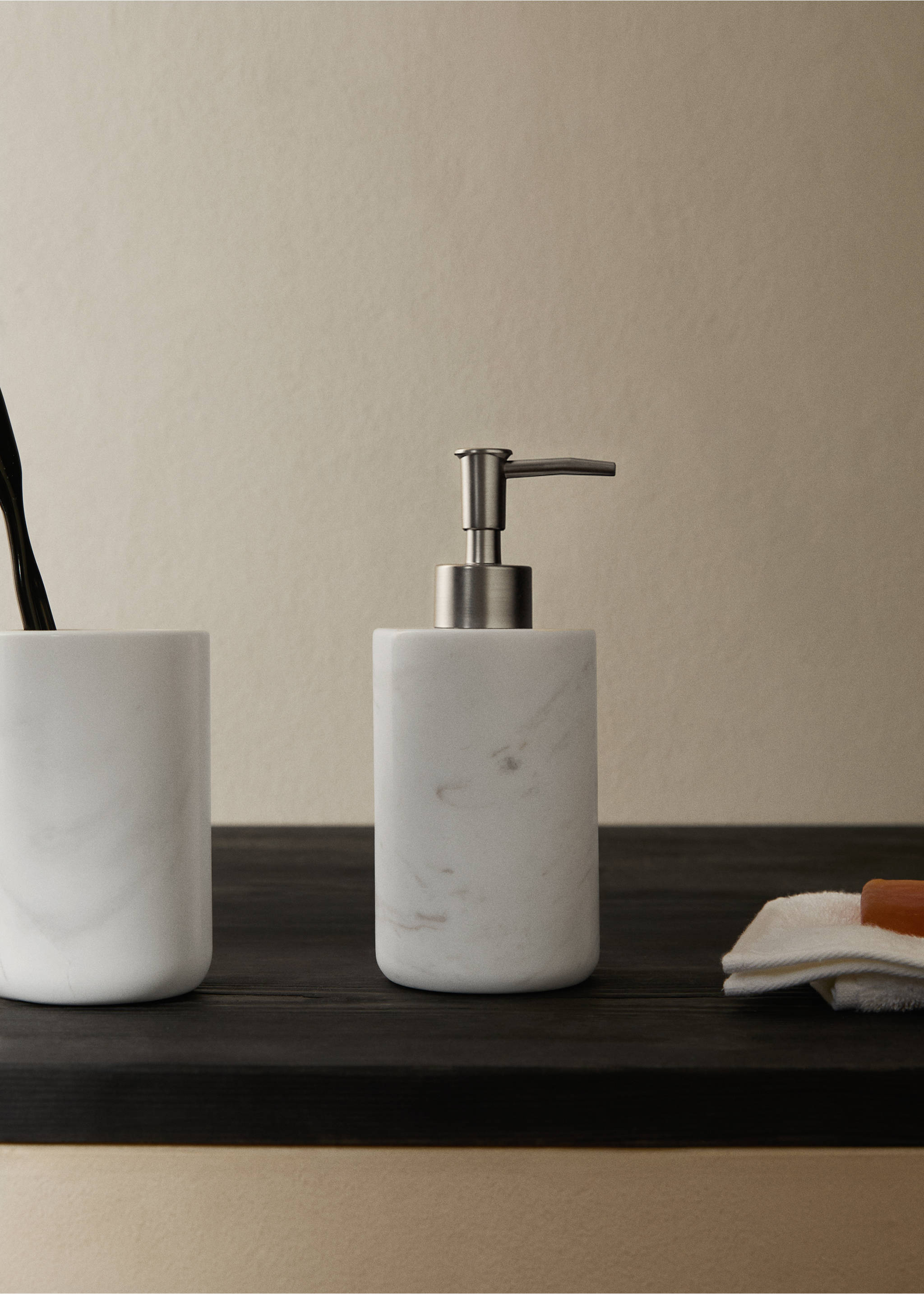 Plain marble soap dispenser - General plane, White. Ref: 17053806-00.