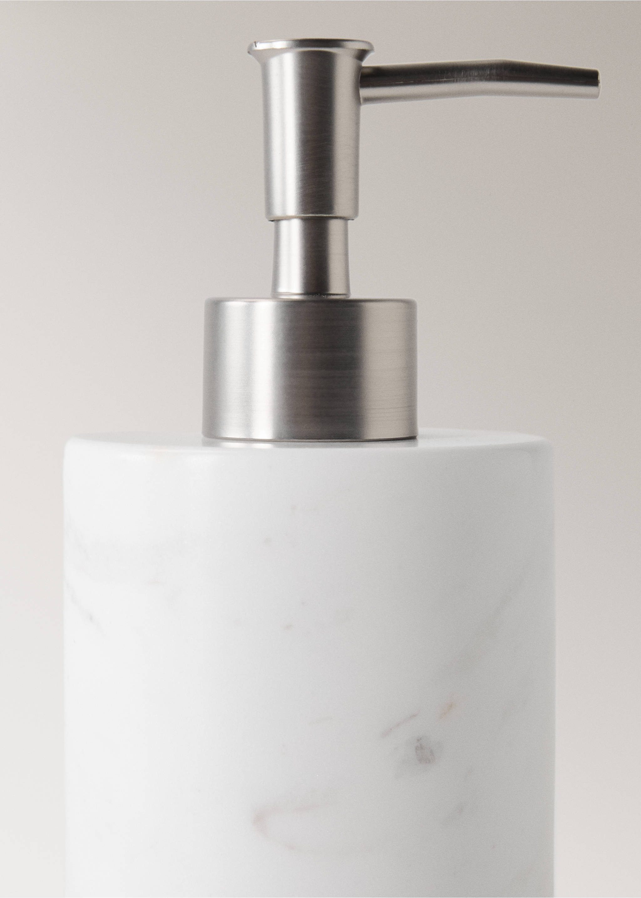 Plain marble soap dispenser - Details of the article 2, White. Ref: 17053806-00.