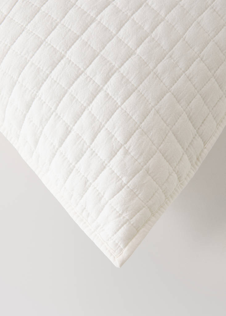 Garment-dyed cotton bed cushion cover 50x50 cm — Ecru