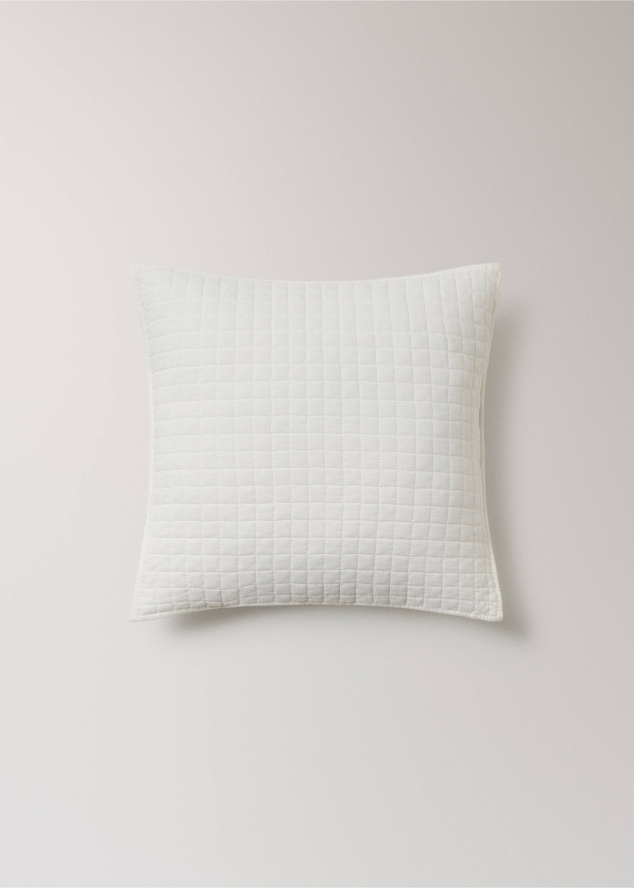 Garment-dyed cotton bed cushion cover 50x50 cm - Article without model, Ecru. Ref: 17053808-00.