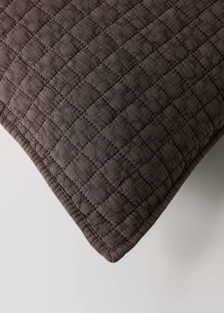 Garment-dyed cotton bed cushion cover 50x50 cm — Coffee