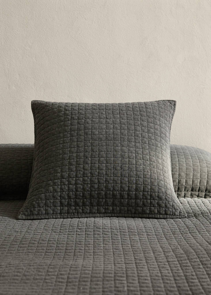 Garment-dyed cotton bed cushion cover 50x50 cm — Russet