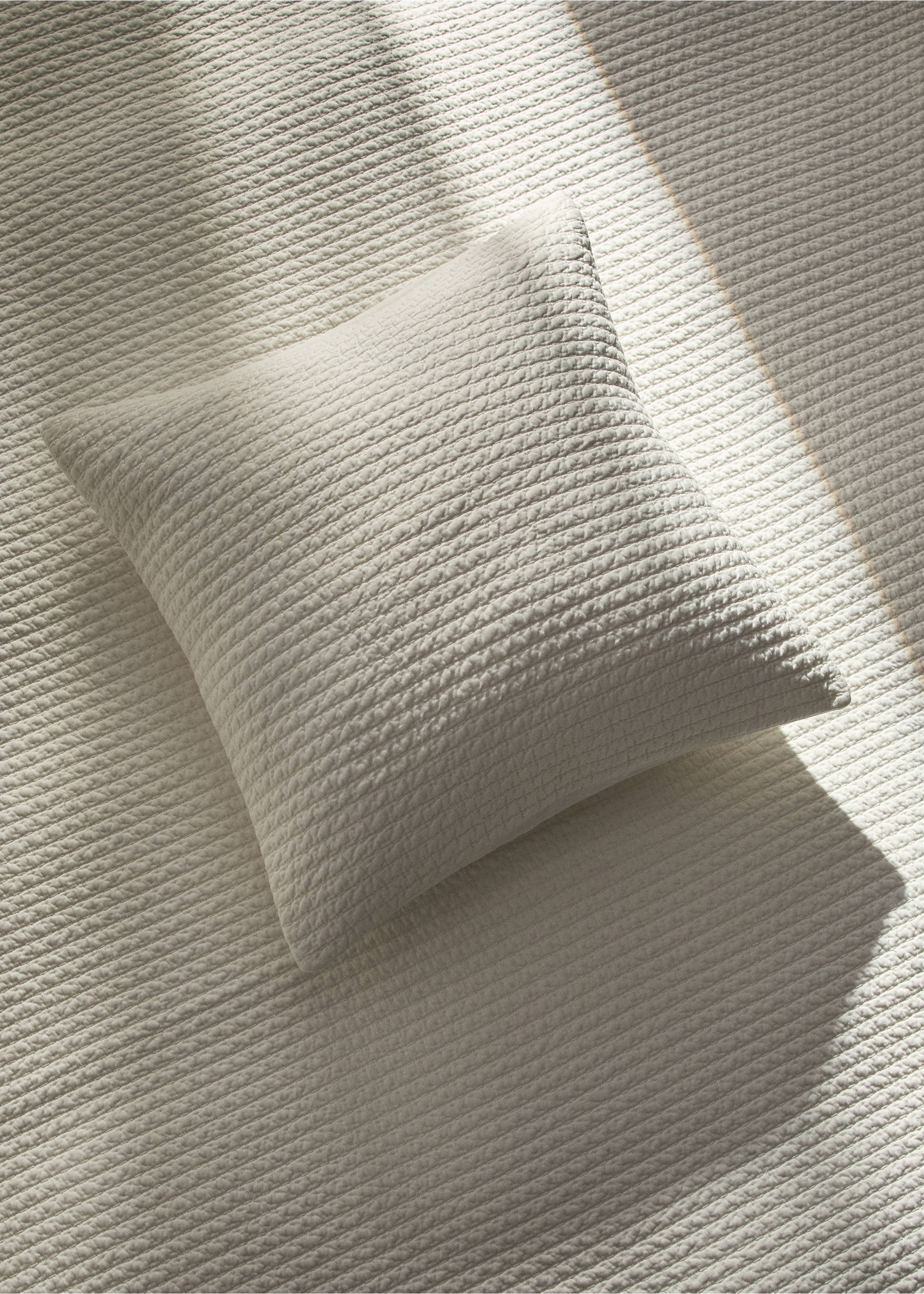 Satin cushion cover - General plane, Ecru. Ref: 17053809-00.