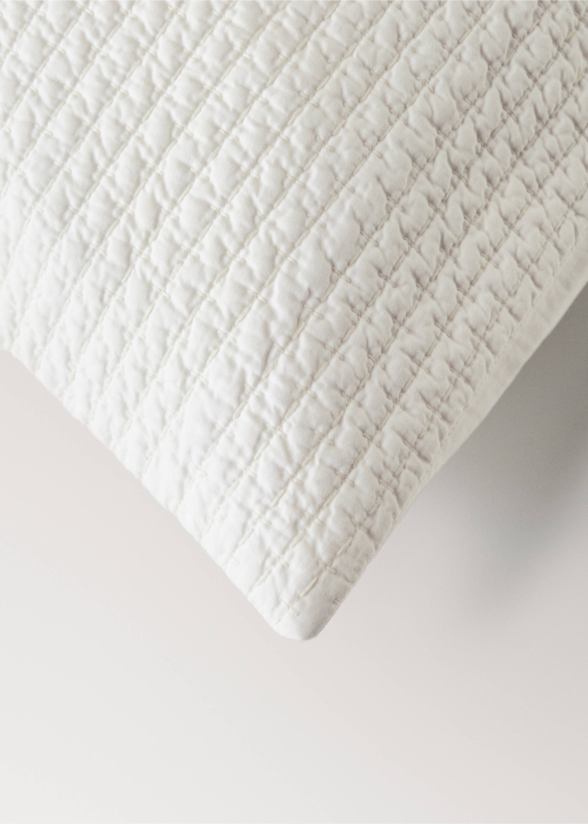 Satin cushion cover - Details of the article 3, Ecru. Ref: 17053809-00.