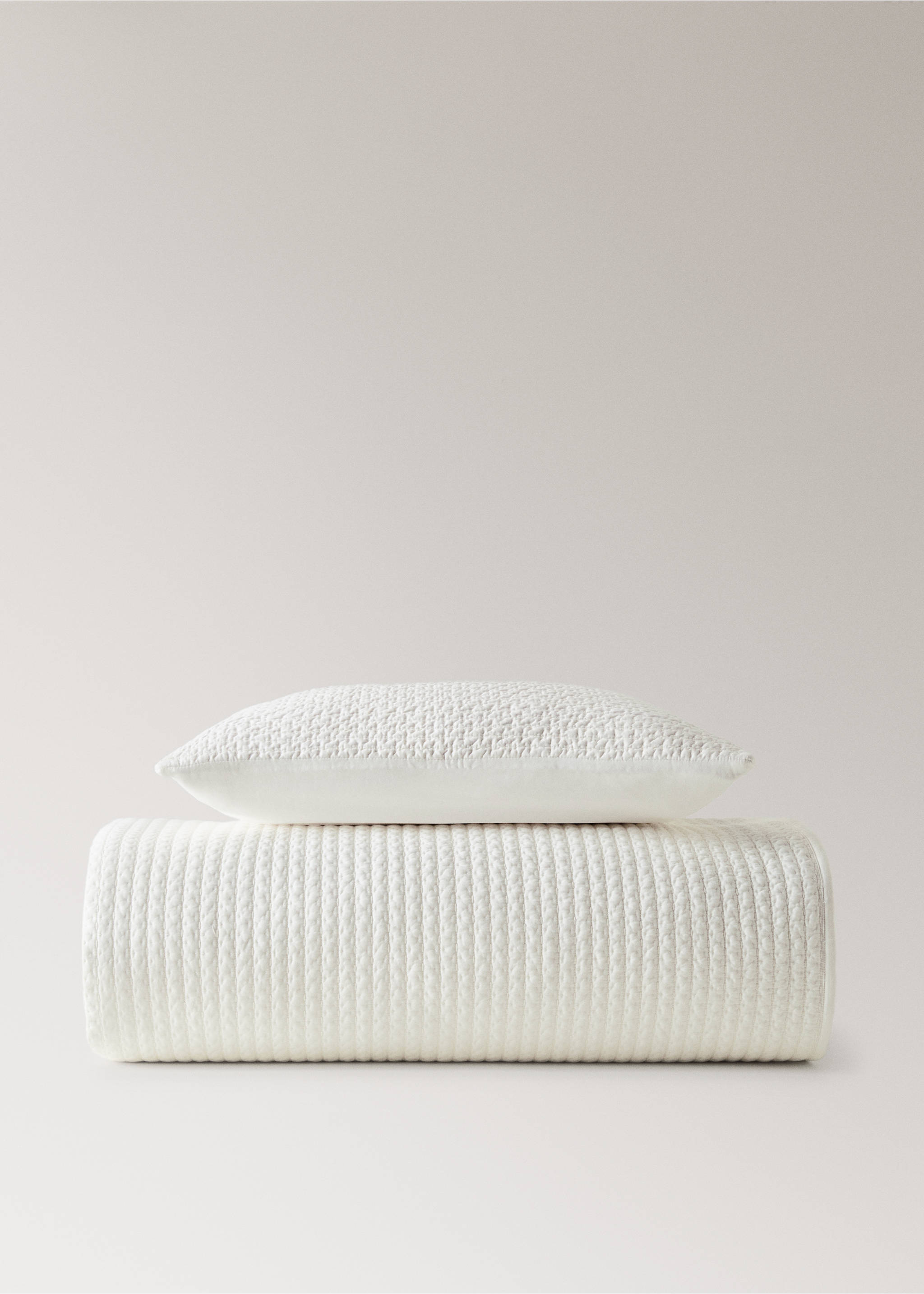 Satin cushion cover - Details of the article 5, Ecru. Ref: 17053809-00.