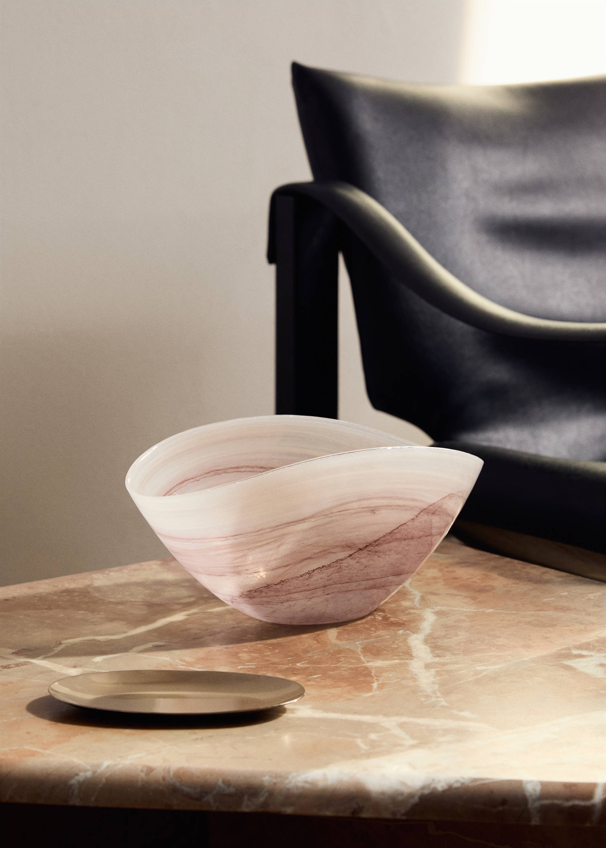 Alabaster-effect decorative glass bowl - General plane