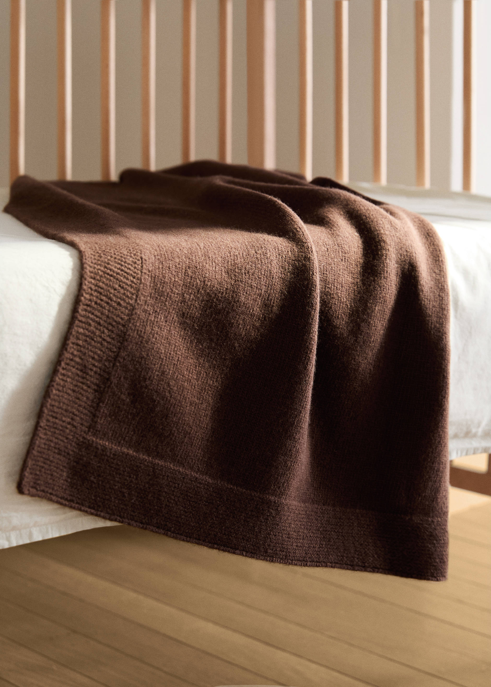 Gestreifte Kinderdecke aus Wolle mit Lochmuster - Allgemeine Ansicht