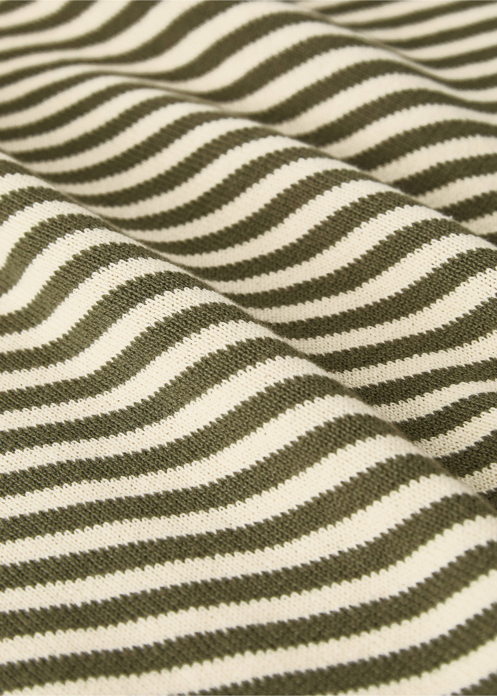 Cotton two-tone children’s blanket - Details of the article 2, Ink Blue. Ref: 17053822-00.