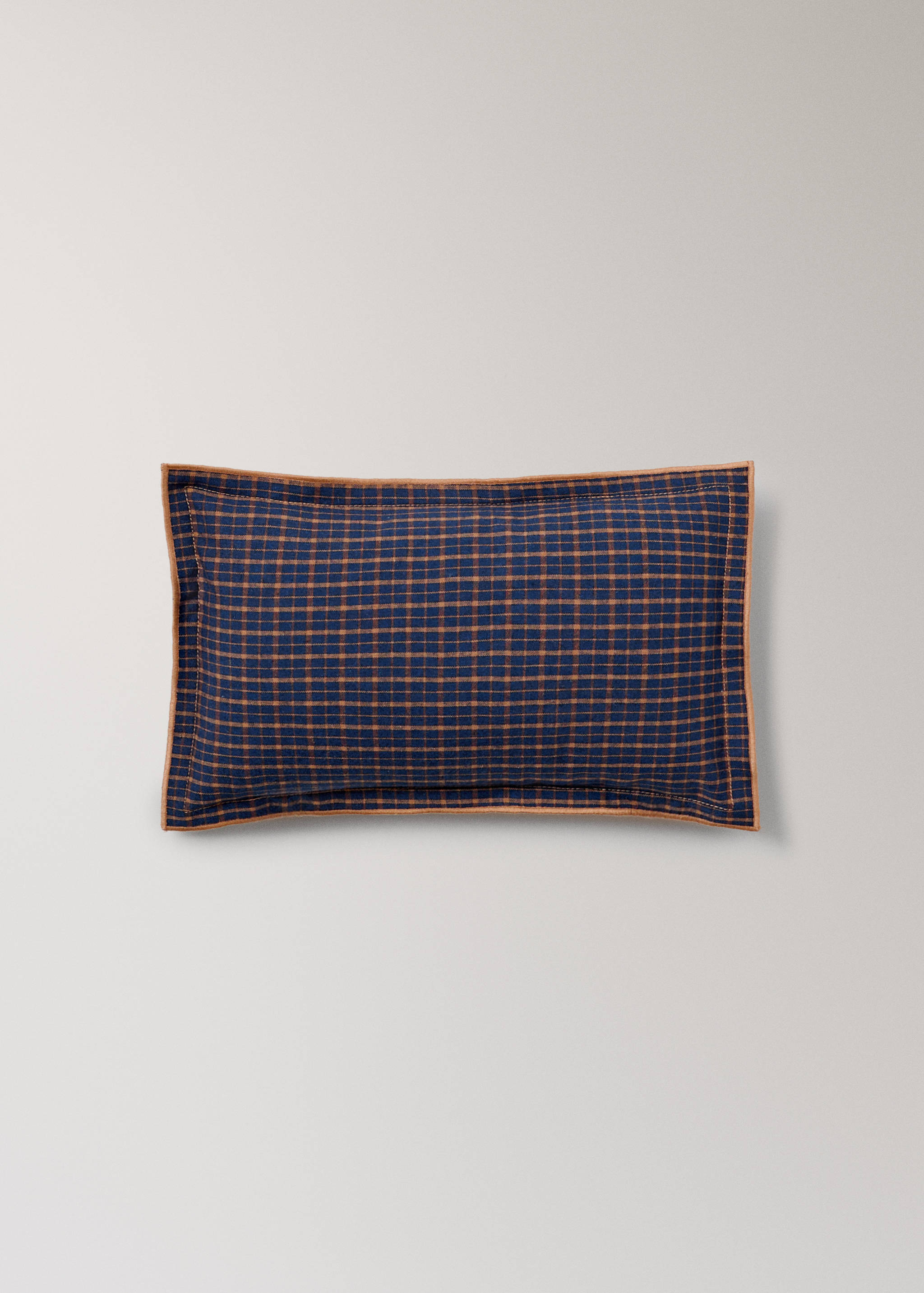 Children's cushion cover with check pattern and overlock stitching 20x30 cm - Article without model