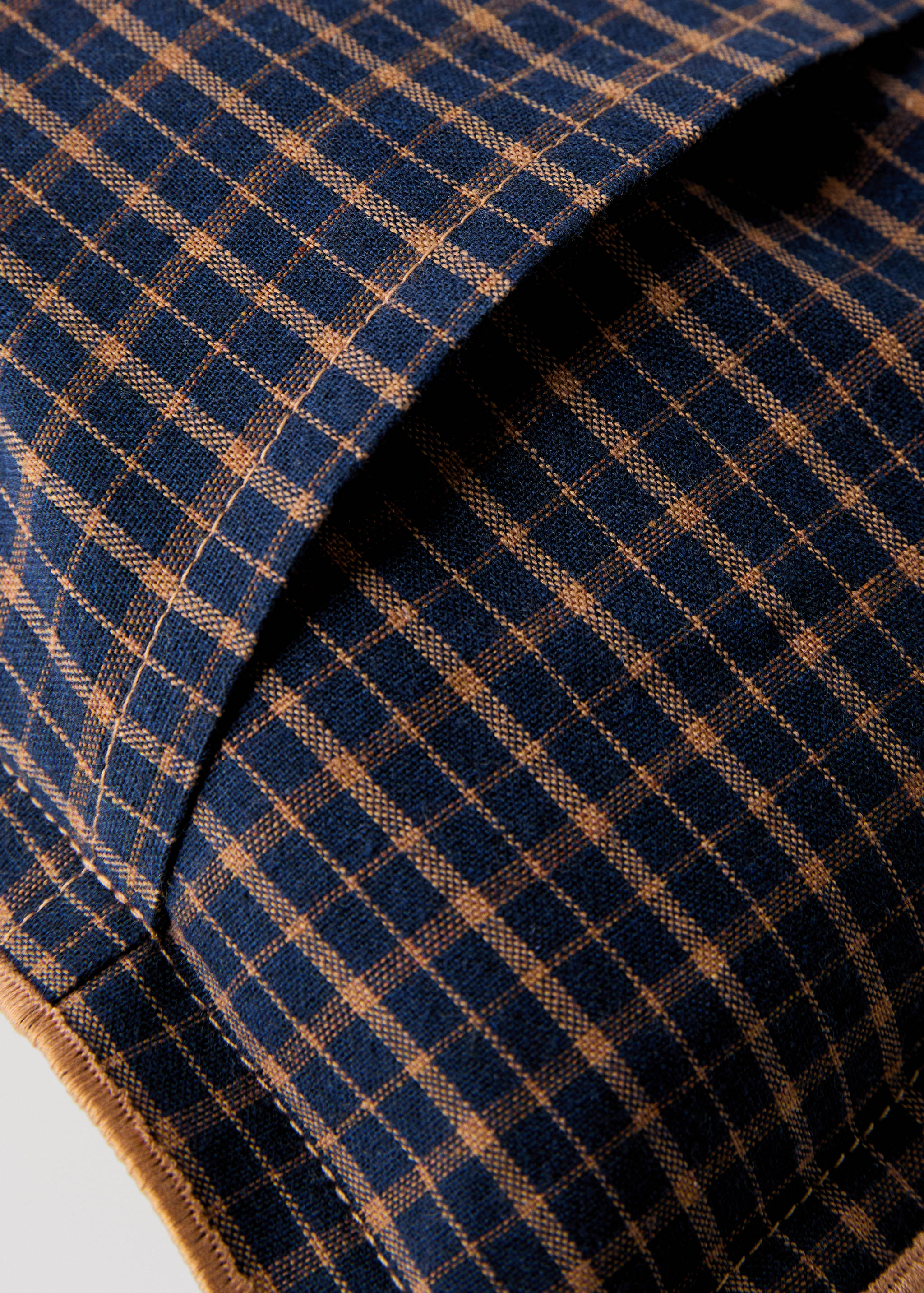 Children's cushion cover with check pattern and overlock stitching 20x30 cm - Details of the article 4