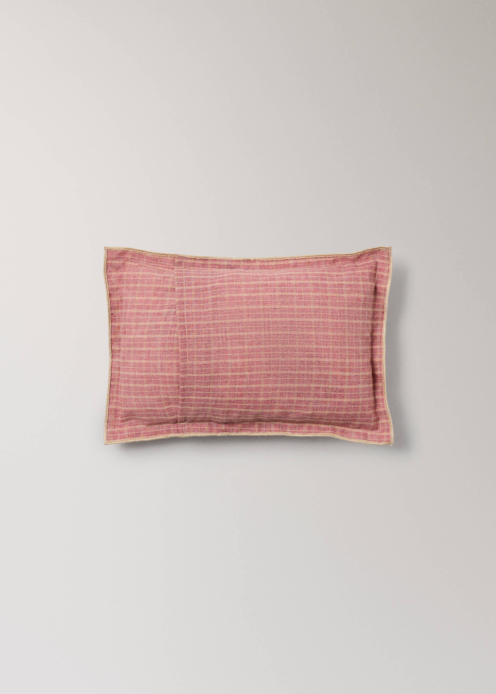 Children's cushion cover with check pattern and overlock stitching 20x30 cm - Details of the article 1