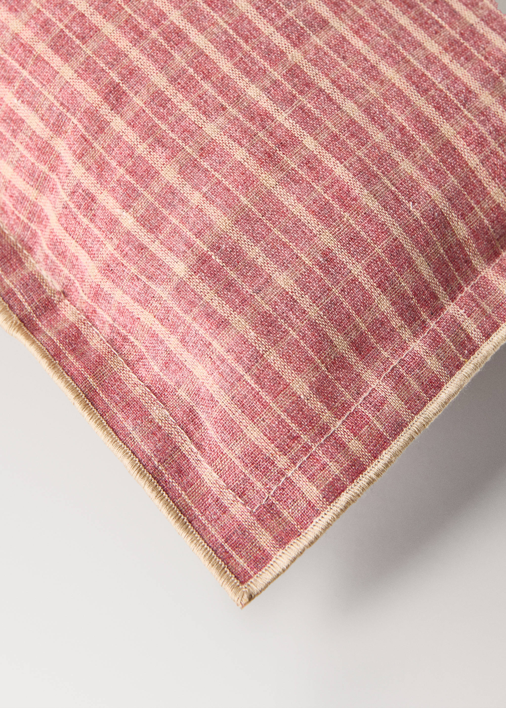 Children's cushion cover with check pattern and overlock stitching 20x30 cm - Details of the article 3