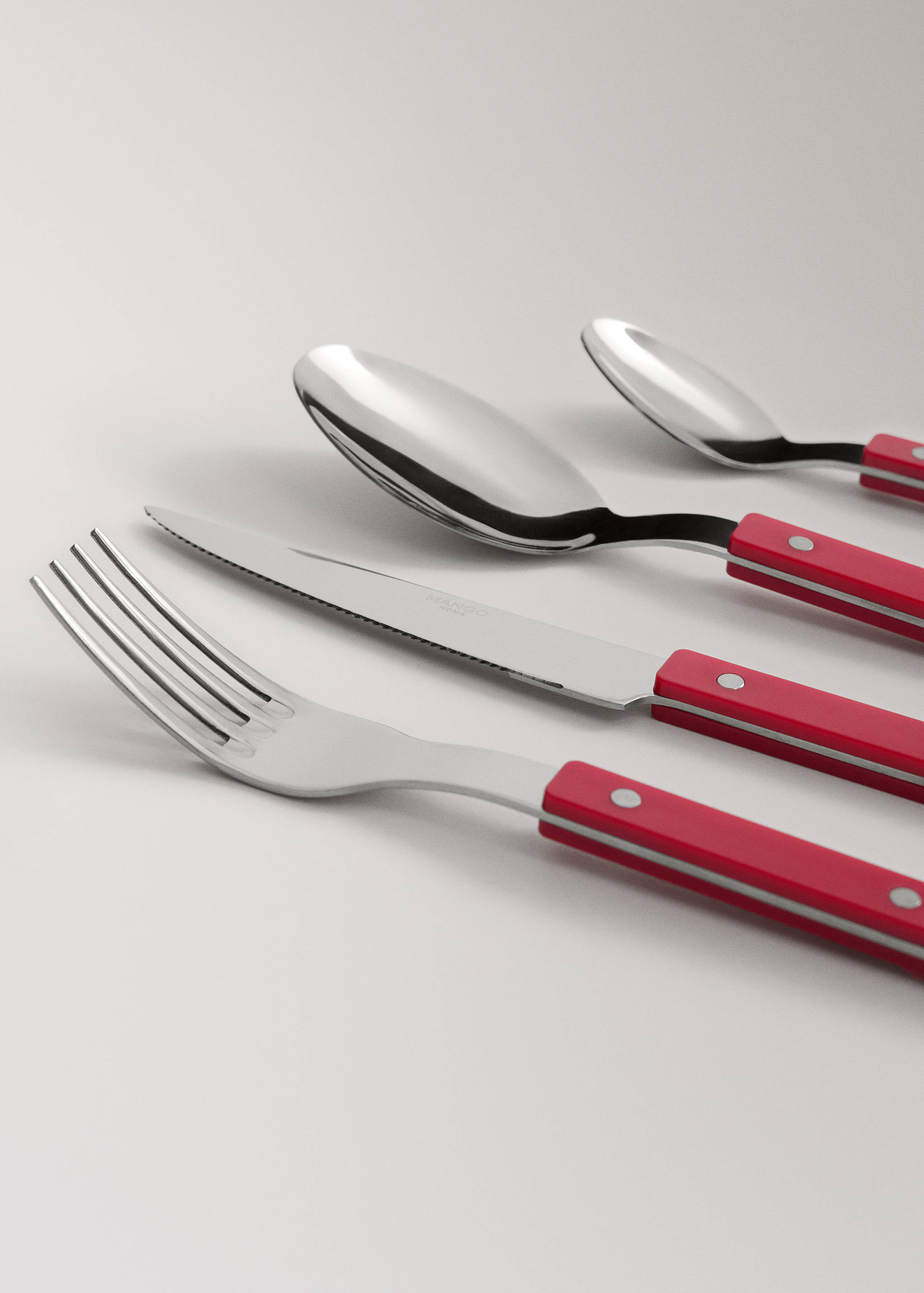 4-piece stainless steel cutlery set with resin handle - Details of the article 2